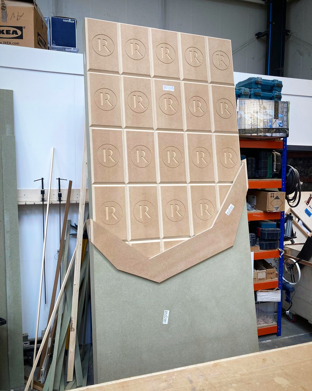 Some behind the scenes shots of the infamous giant sized chocolate bar we designed and built at our workshop in Sittingbourne for client Rushton International.
This large scale prop really took Birmingham ICC's show floor by storm at the AIRMIC Conference 2026.
Looking to design or fabricate a showstopping custom interactive element for your exhibition stand? Get in touch today:
💻 https://www.esm-uk.com/
📧 sales@esm-uk.com
📞 01795 713086
@necbirmingham @airmicuk
#bts #behindthescenes #workshop #fabrication #design #build #carpentry #exhibitions #events
