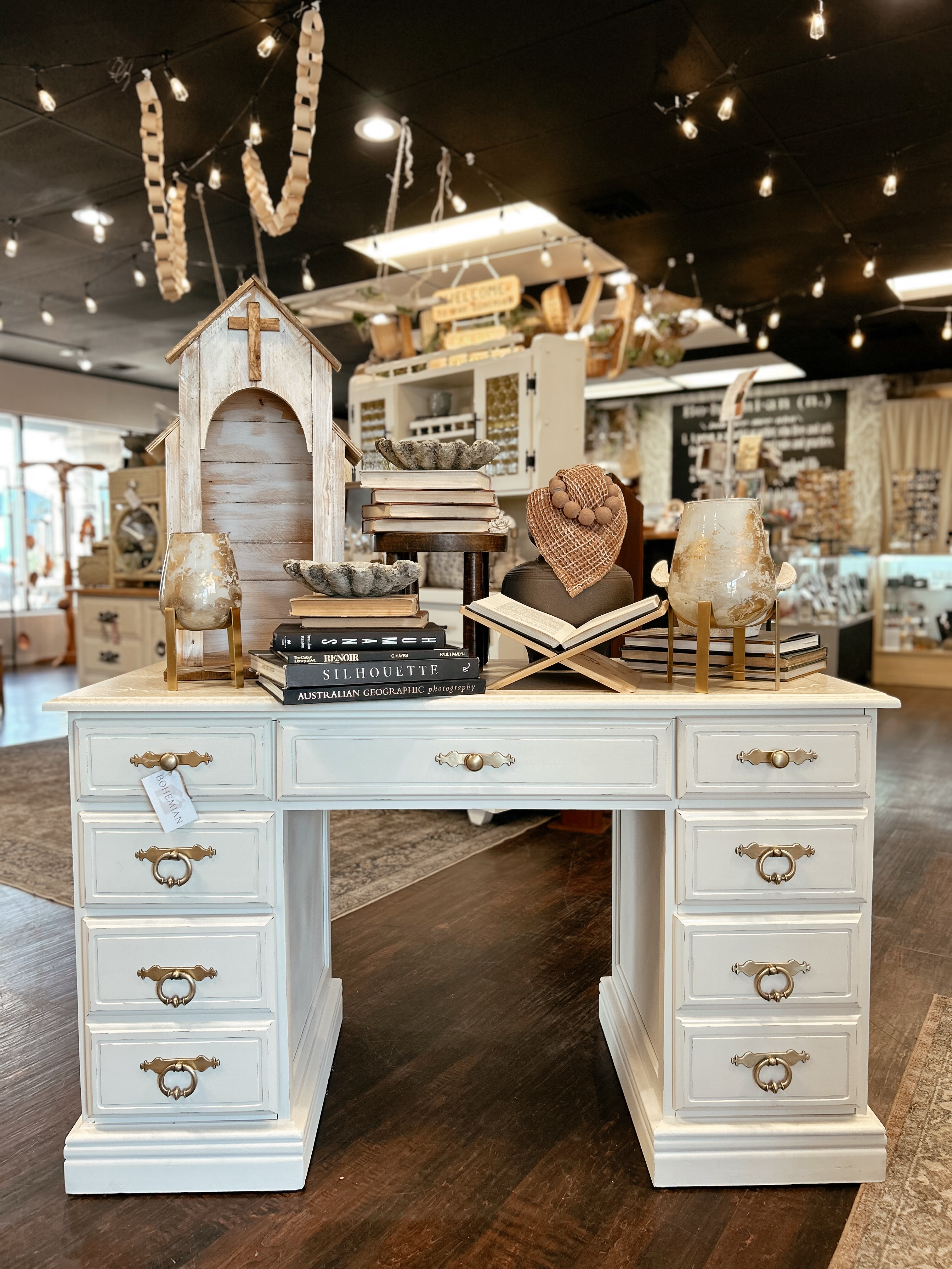Can you believe we’re already halfway through 2026? We sure can’t! One thing we’ve loved all year is giving the shop a fresh new feel. Every flip brings new inspiration, new finds, and a whole new reason to visit.
Come see what’s new around The Bohemian🤎
#shoplocal #shopsmall #shopspokanevalley #shopspokane #spokane
