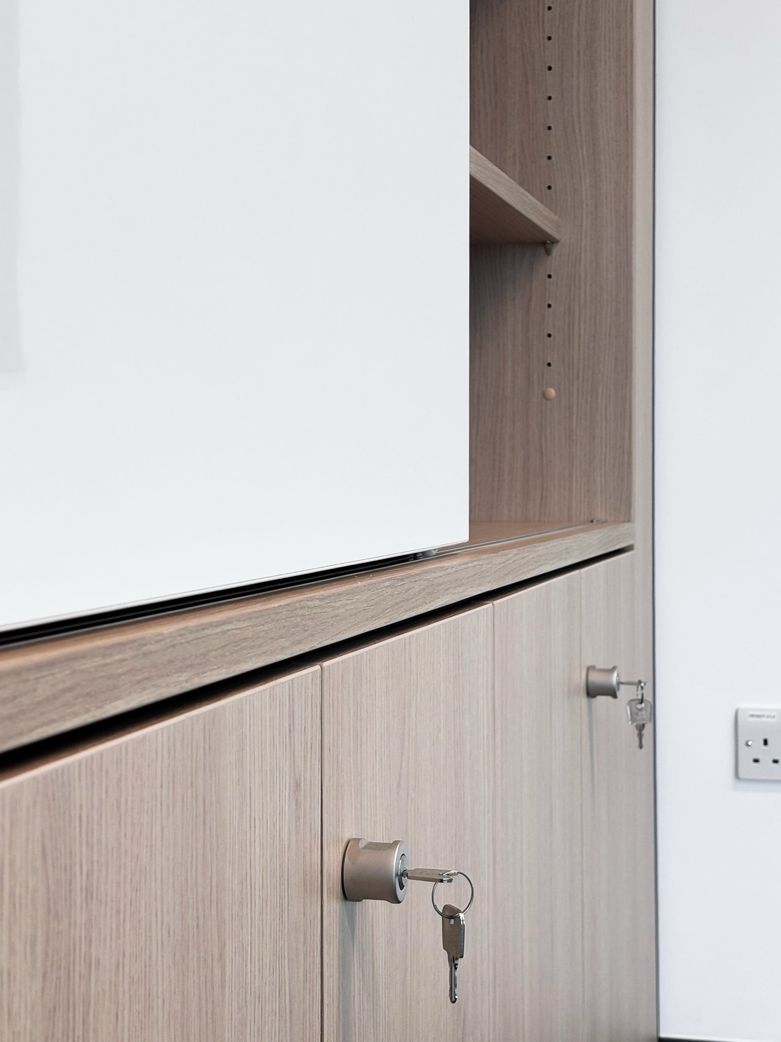 Are your storage systems truly meeting client expectations, or just ticking the box?
At Freewall we make sure they deliver more.
For this project, the brief was clear: a high-performance media wall what works as hard as the space around it:
✔ Integrated large screen opening
✔ Open shelving
✔ Sliding writeable doors
Designed, manufactured, and delivered to a high standard, so fit-out teams can hand over spaces that actually perform.
That’s one more project successfully delivered by the Freewall Team!
Got a project that needs more than standard solutions? Let’s talk.
📩 sales@freewall.co.uk
📞 01403 783160
💻 freewall.co.uk