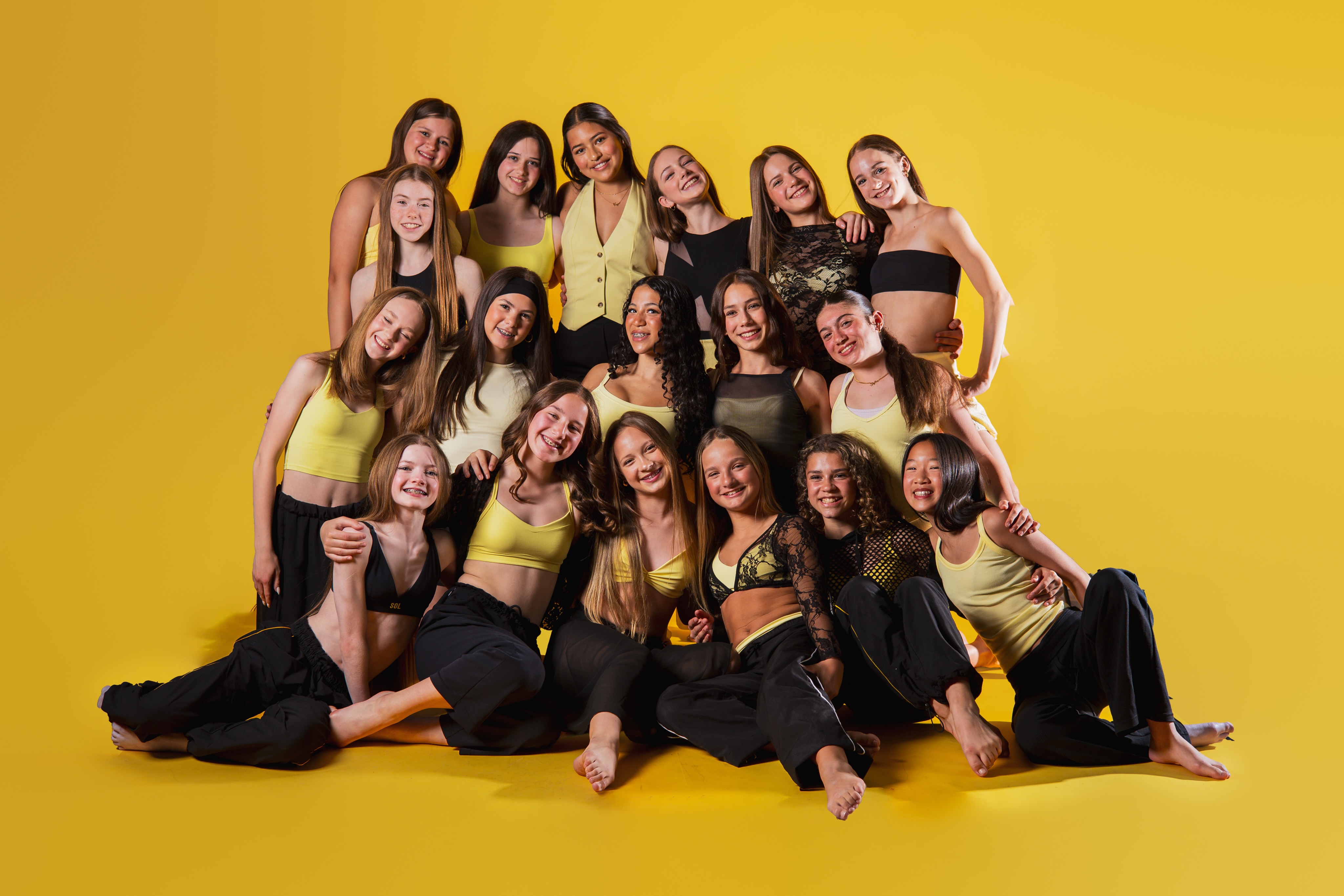☀️ Growing. Glowing. Radiating.
SOL sisters 💛✨
#SOLFORCE #SOL2026
@solcollective_dancers
@hlaurphotography