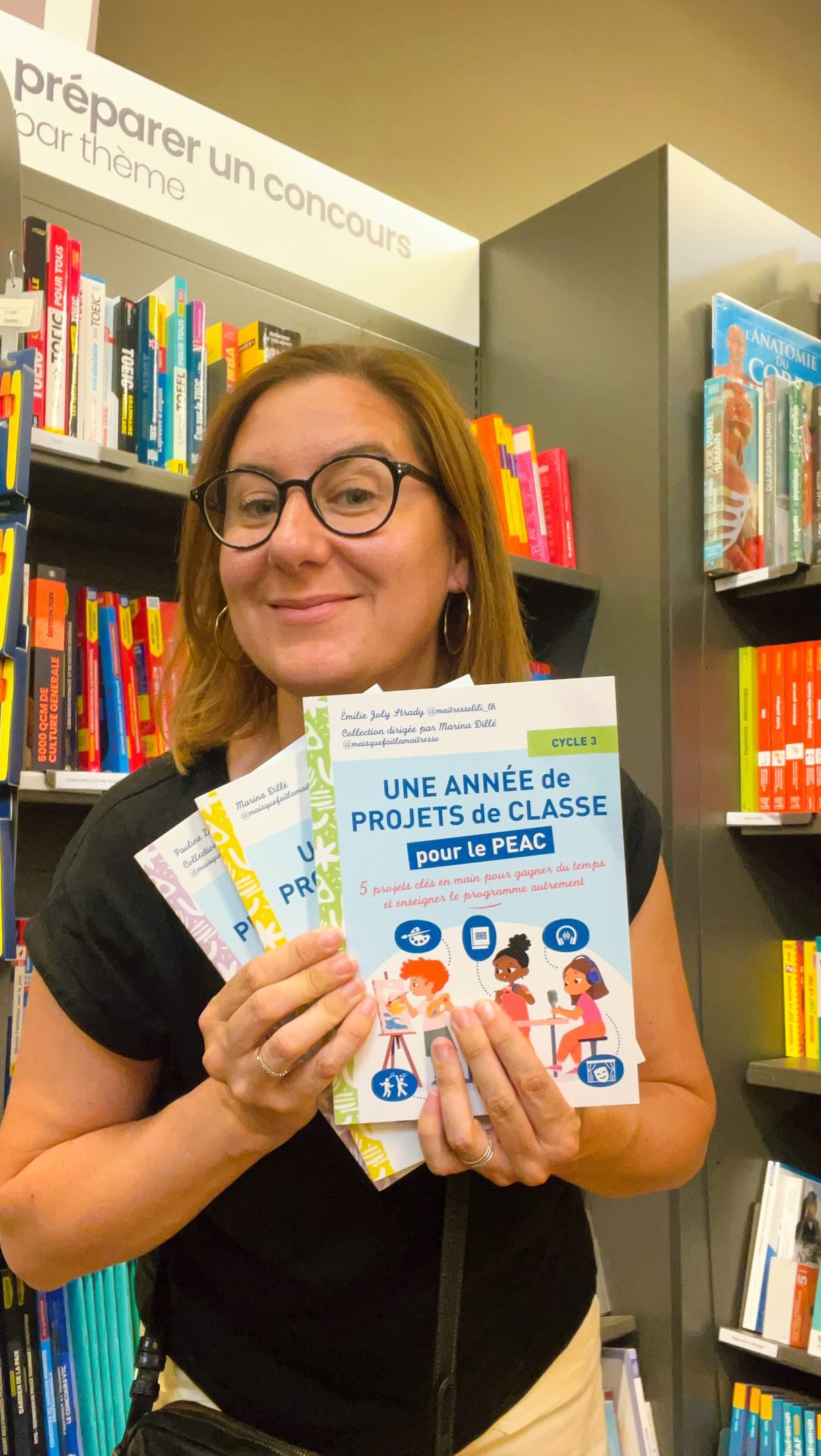 L•I•B•R•A•I•R•I•E
Recevoir son livre à la maison c’est génial mais le voir en librairie c’est encore autre chose ❤️ !!! Une petite vidéo de ma fille pour garder cet instant précieux par ici.
Une pensée pour mes copines @maisquefaitlamaitresse et @une.maitresse avec qui on forme un beau trio !
Merci @editionsvuibert
Bonne soirée !
Plus qu’une journée demain !!! Courage 💪
Maitresselili_lh ✨
#maitresselililh #teampe #cm2 #cm1 #maitresse