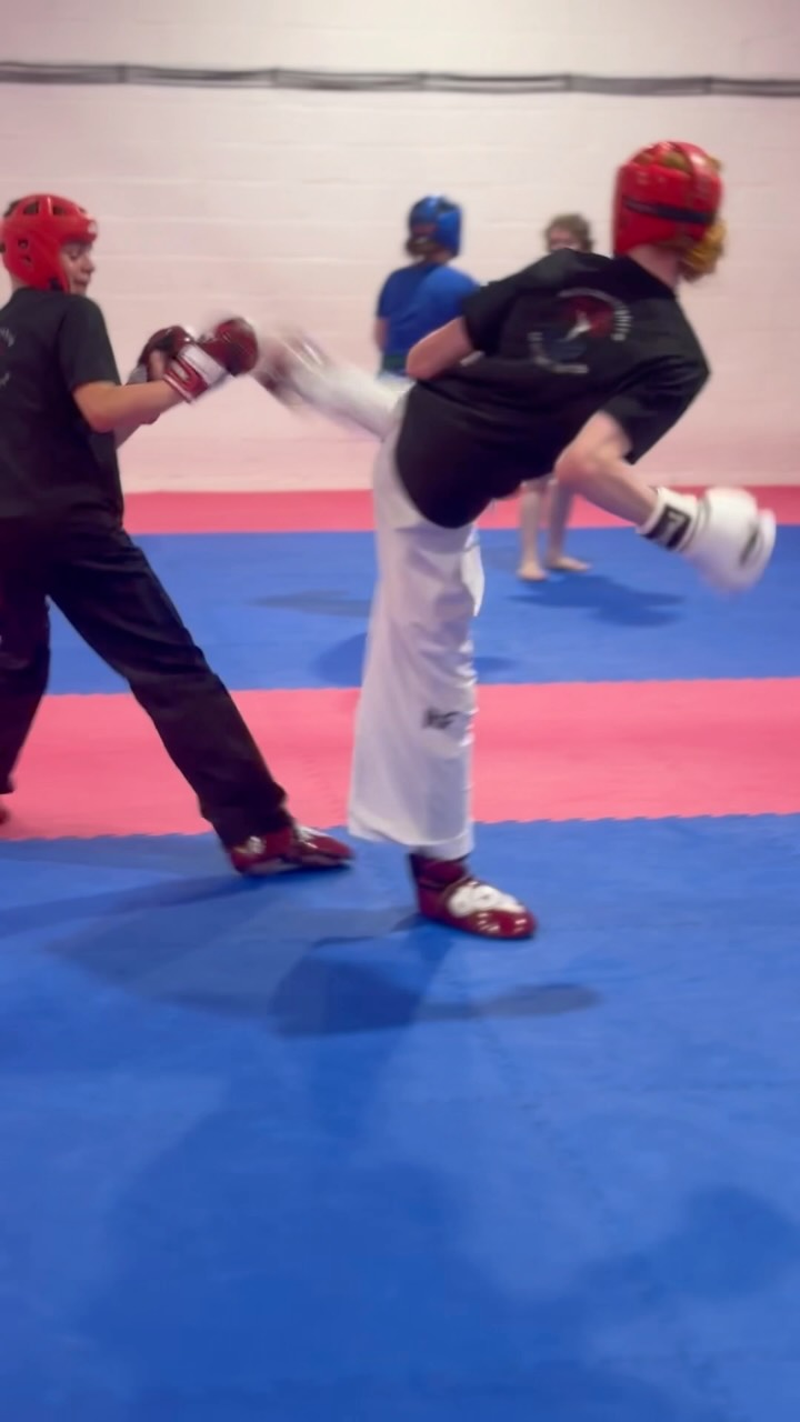 Sparring sounds scary. At WMA it isn’t.
All sparring is light contact and fully controlled, with appropriate protective gear and coaches on the floor at all times. Safety isn’t an afterthought here — it’s built into every session.
Ages 13+ | Mondays & Wednesdays – 7pm
First month: £20 + free uniform
👉 worcestershiremartialarts.co.uk/kickboxing
#worcester #droitwich #martialarts #worcesterkickboxing