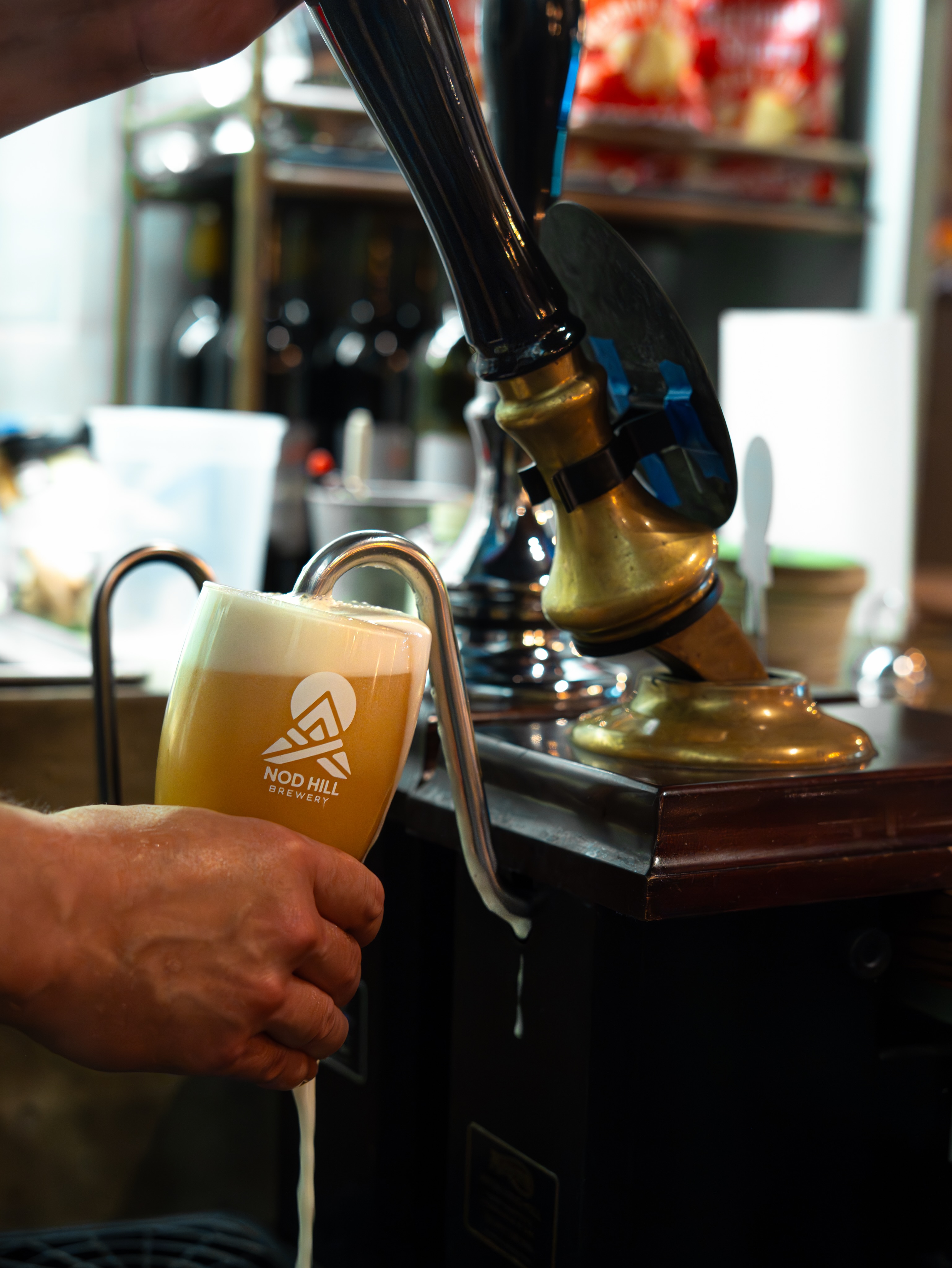 Industry and BYO vinyl night tonight at Nod Hill! Bring your favorite record, enjoy some happy hour deals (restaurant industry discounts all night!), and cozy up with some fresh seafood rolls from @mainelyseafood.fresh.
We have a fresh cask of Geobunny, dry-hopped in the pin with Galaxy, tapped & ready for your enjoyment! Cheers🍻