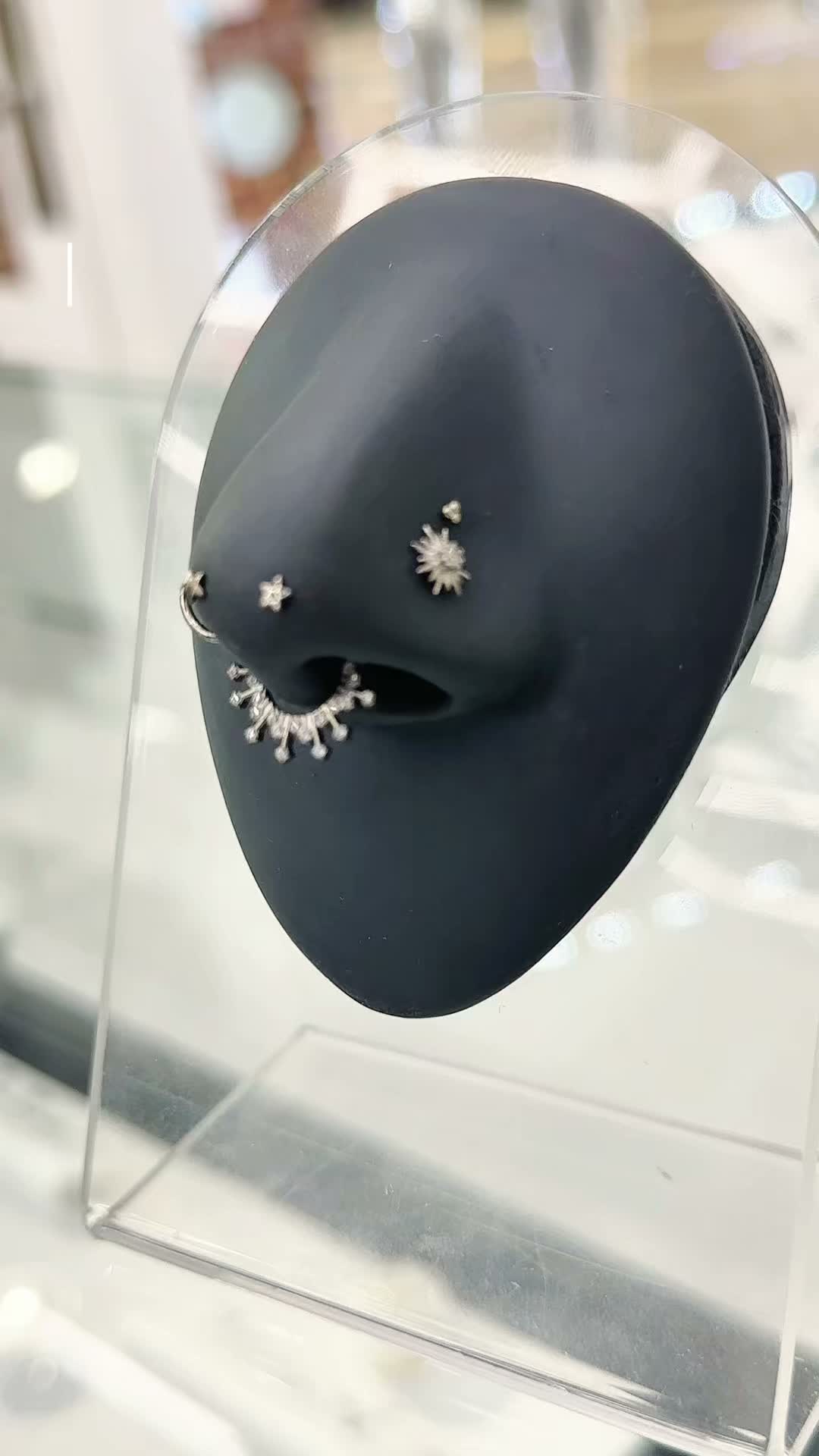 😂 I mean….it does look cool right?
#nostrilpiercing #piercinginspo #mantispiercing #septum #genisysbodyarts