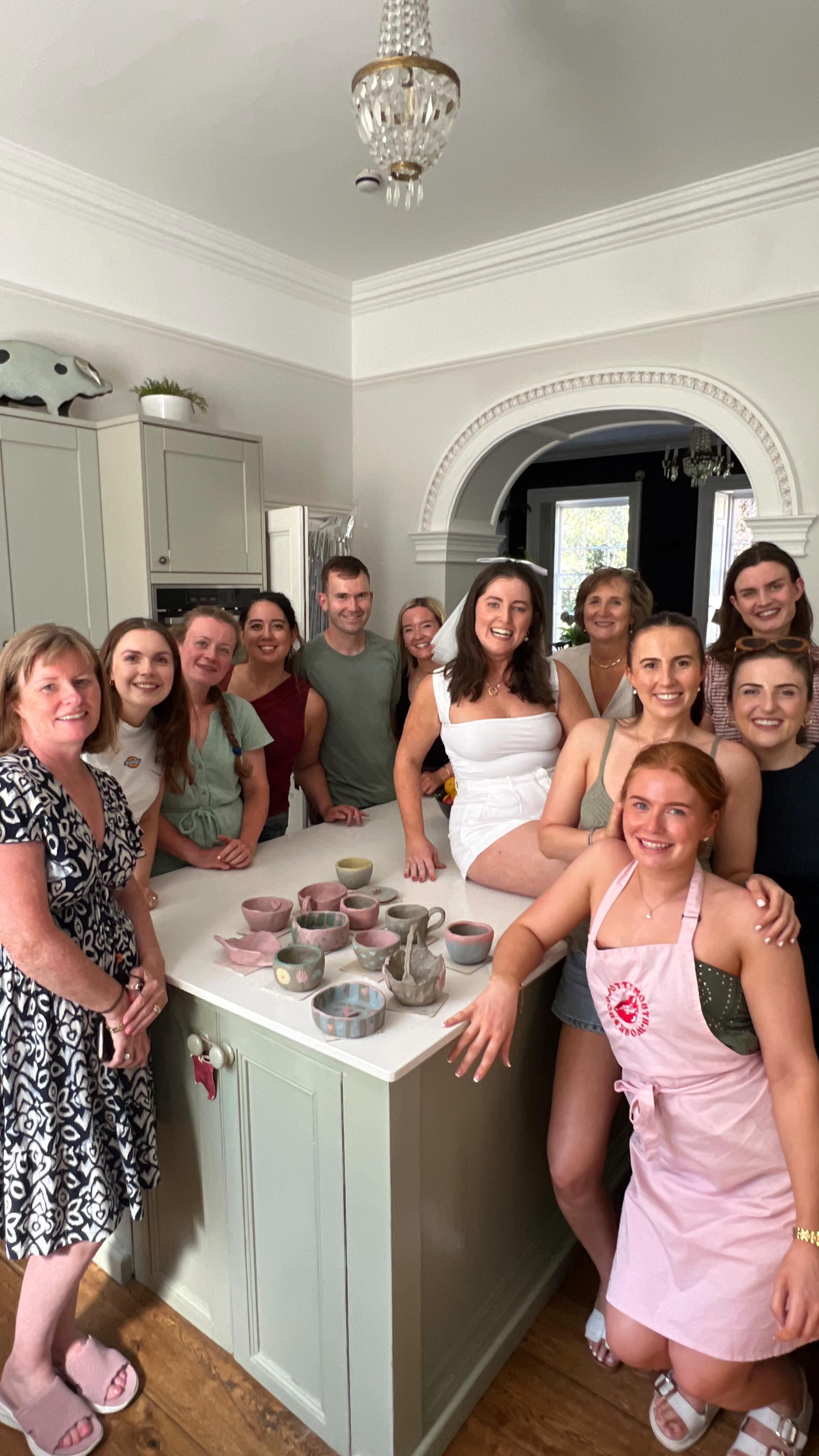 👰 2 be
✨got my arse up park street to the gorgeous house for a pottery hen party for a gorgeous bride to be and all her friends!✨
✨lovely Saturday afternoon activity✨