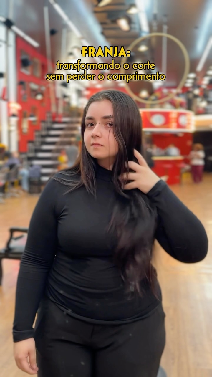 Para quem quer um visual novo, mas não abre mão do comprimento! ✨
Criamos essa franja curtinha e conectamos com as laterais desfiadas na altura do queixo, emoldurando o rosto com muita beleza e movimento.
Atendimento da @pimp.myhair do Circus Augusta 🎪
Quem aí também ficou com vontade de passar a tesoura na franja? ❤️
#circushair #cortedecabelo #franja
