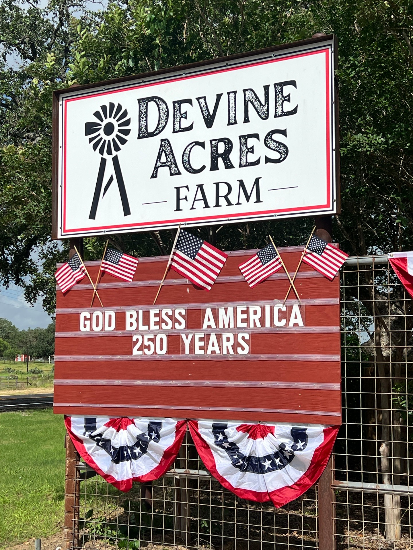 From our team at Devine Acres to all of you, Happy 4th of July! We hope you and your families have an amazing Independence Day. Cheers to 250 years! ๐
See you September 26th to kick off our Fall Country Fest โค๏ธ๐ค๐