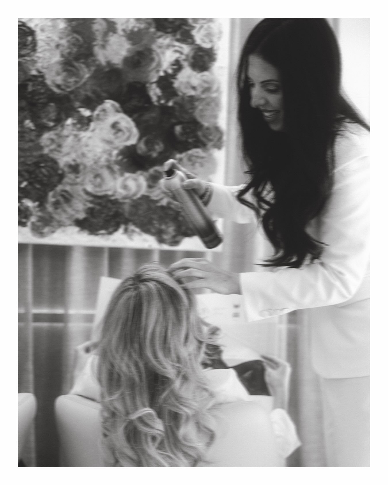 Doing what I love, making every client feel beautiful.
#hairdresser #lifestyle #luxury