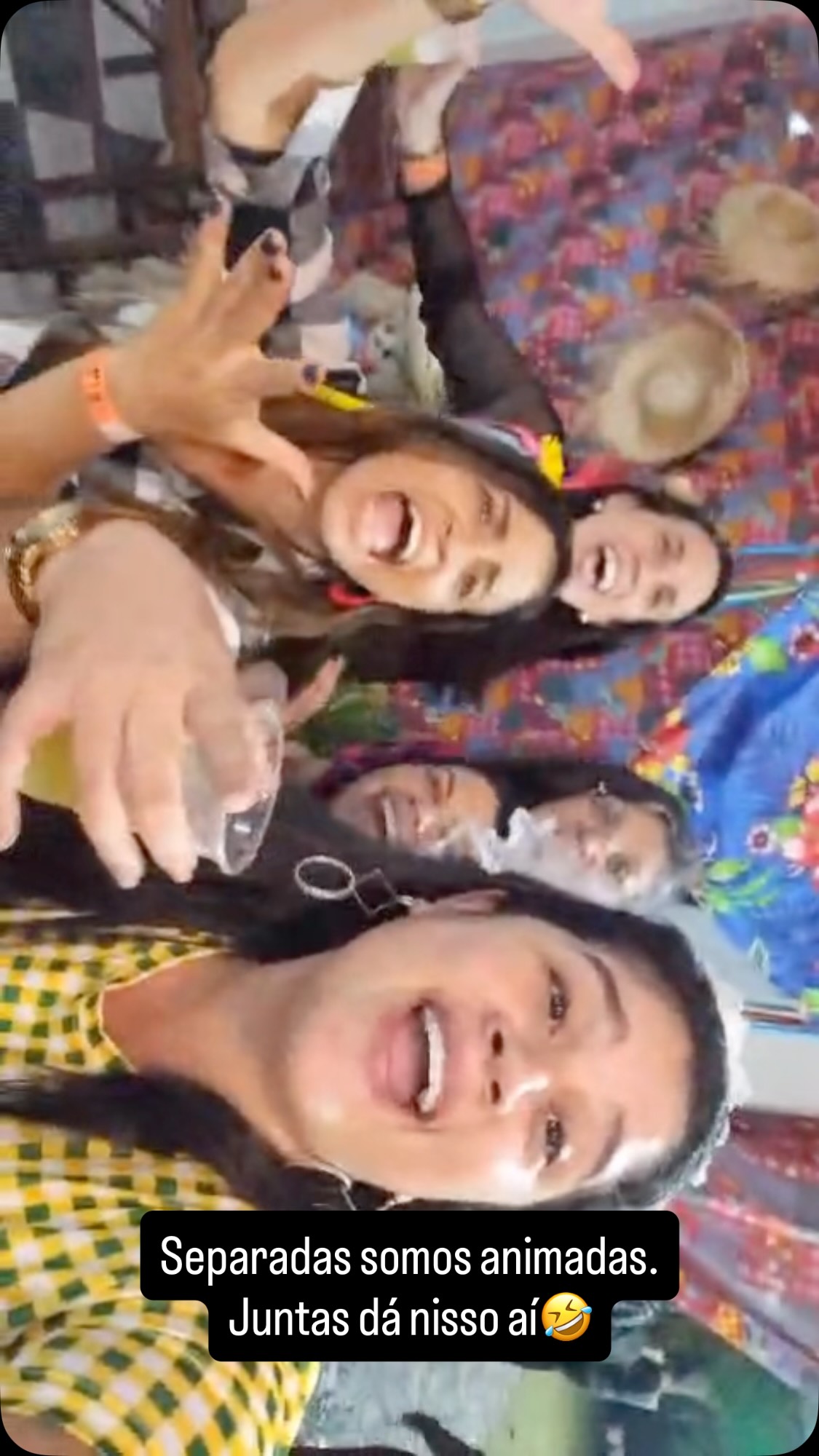 Que sorte é encontrar pessoas que fazem a vida parecer recreio de novo. 💛✨🤣