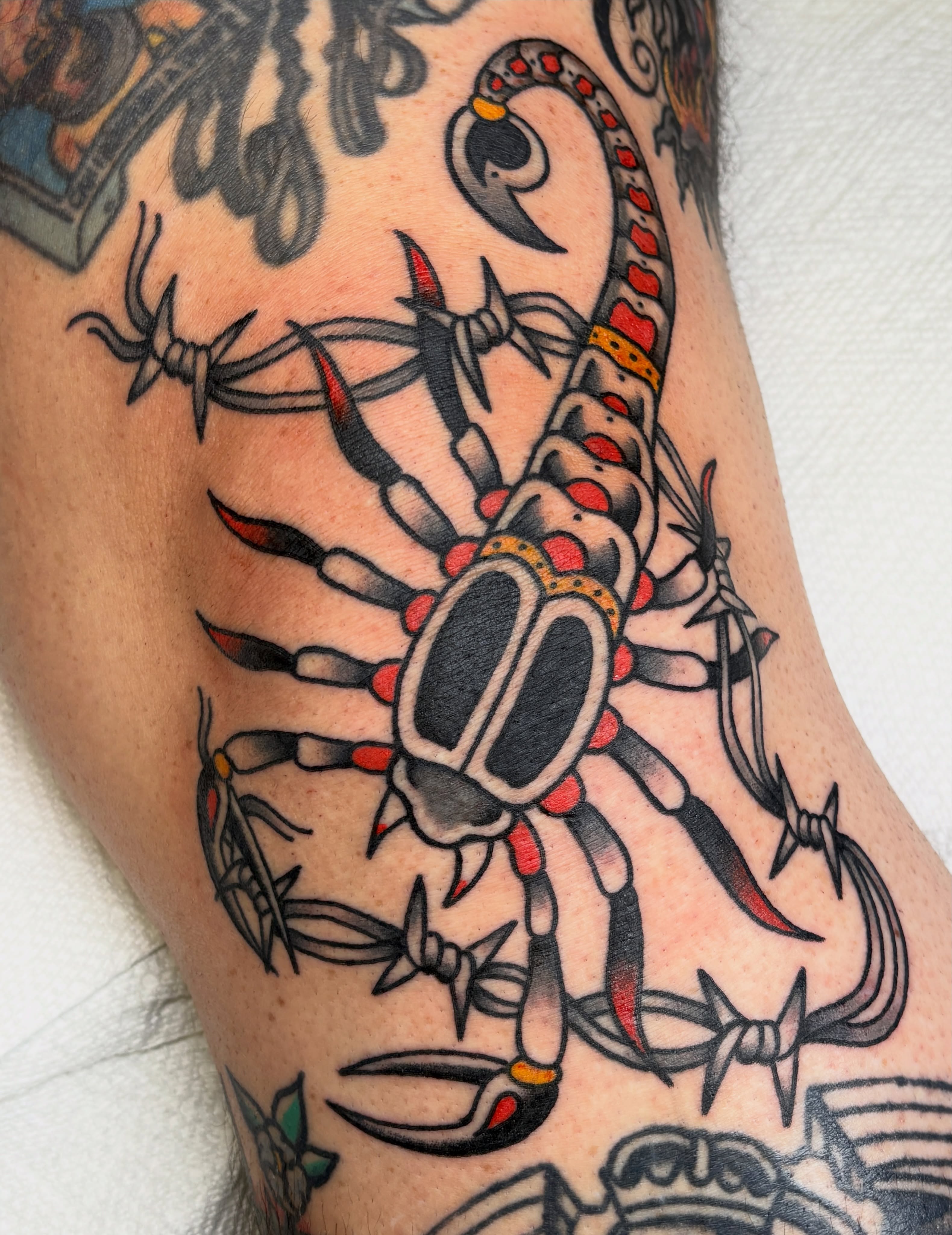 Scorpion knee for my love, thank you Andrew ❤️❤️ we made a little gopro process video, which is mostly lots of yapping and cameos from the @mansruin.to homies!