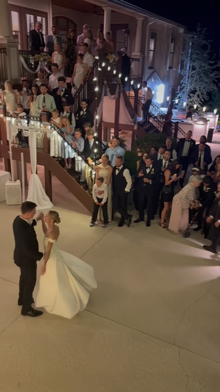 Backyard Wedding Bliss
@aray_ofevents Wedding Planning Team: Shauna, Sam, Rachel
Catering: @callierscatering
Bakery: @sarahscakeshop
Photographer: @filmsby.victoria
DJ: @millenniumstl
Transportation: Saint Louis Trolley