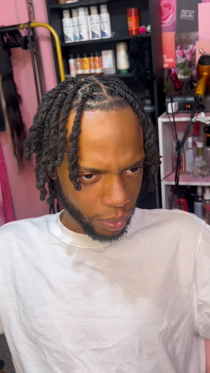 POV: You finally found a loctician who understands the assignment. 😮💨🔥
Fresh parts. Clean retwist. Flawless results. Watch this transformation all the way through and tell me your favorite part! 👀
💬 Would you rock this look? On a scale of 1-10 how did I do?
❤️ Like, comment, and share.
📍Book your next appointment with me before my schedule fills up!
Www.CherishedByCherry.com
#LocRetwist #StarterLocs #LocJourney #LocStyles #HealthyLocs