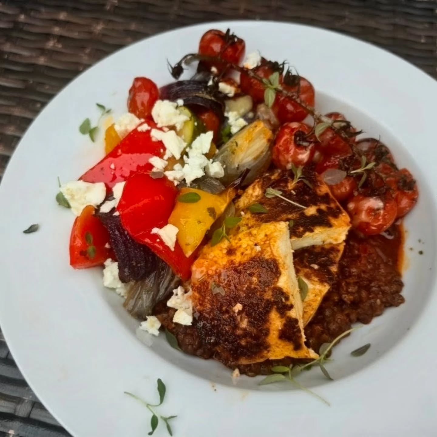 Just playing in the kitchen ... Honey, Paprika & Sumac Halloumi on a bed of Spicy Filfel Chuma, Tomato-ey Puy Lentils, served with Roasted Mediterranean Vegetables & crumbled Feta 🩷
#easymeals #summereats #foodlover