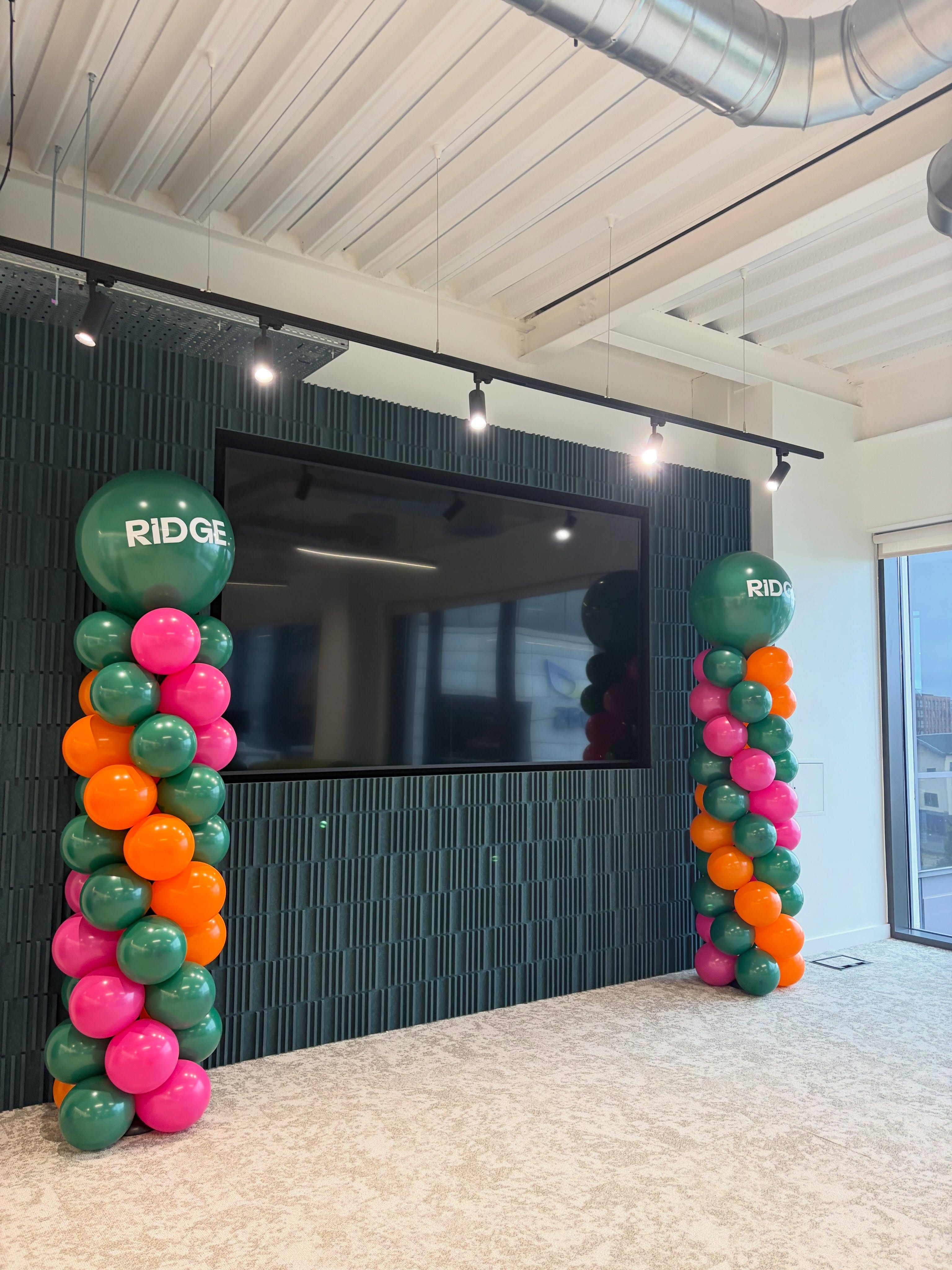 New office who this ?
#balloonpillar #organicballoons #cardiffballoons