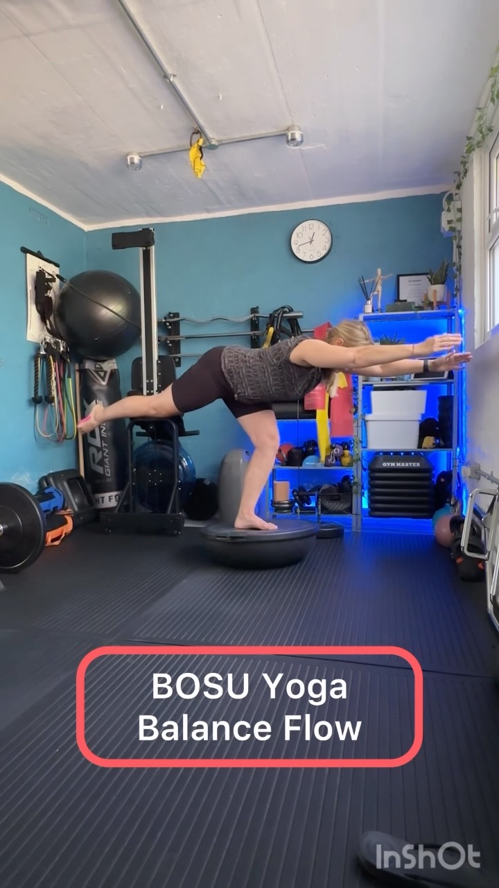 Have fun with a @bosu_fitness Yoga Flow - great as a warmup sequence or a finisher for lower body strength sessions.
2-3 rounds on each side.
Get create and flow together your favourite moves.
Also amazing for building strong feet and ankles 👍
#stabilitytraining #bosu #balance #yoga #bristolpersonaltrainer