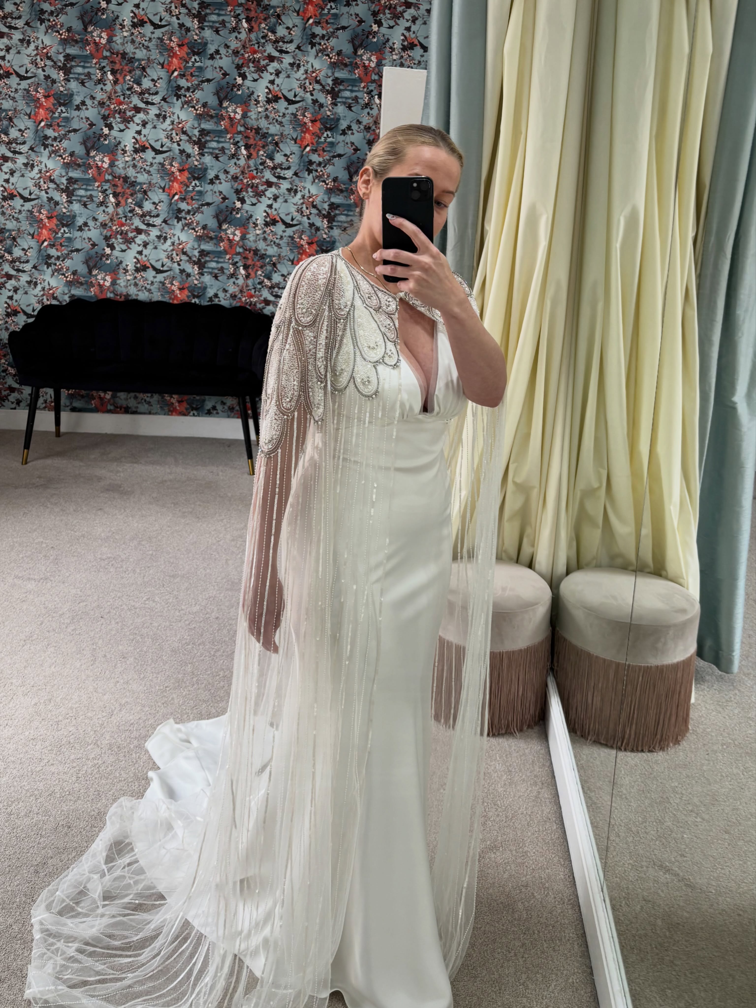 We’re obsessed with the detail on this Eliza Jane Howell cape.
Vintage glamour at its best ✨ This hand beaded bridal cape from Eliza Jane Howell will finish off any sleek look, to be the aisle moment everyone will remember.
Style: JACKSON
Size: Medium
NOW £150 (WAS £1785)
This is an absolute showstopper. Book in to try her on ✨🕊️🤍
#vintagebridal #handbeadedweddingdress #vintageglamour #elizajanehowell #bridalcape