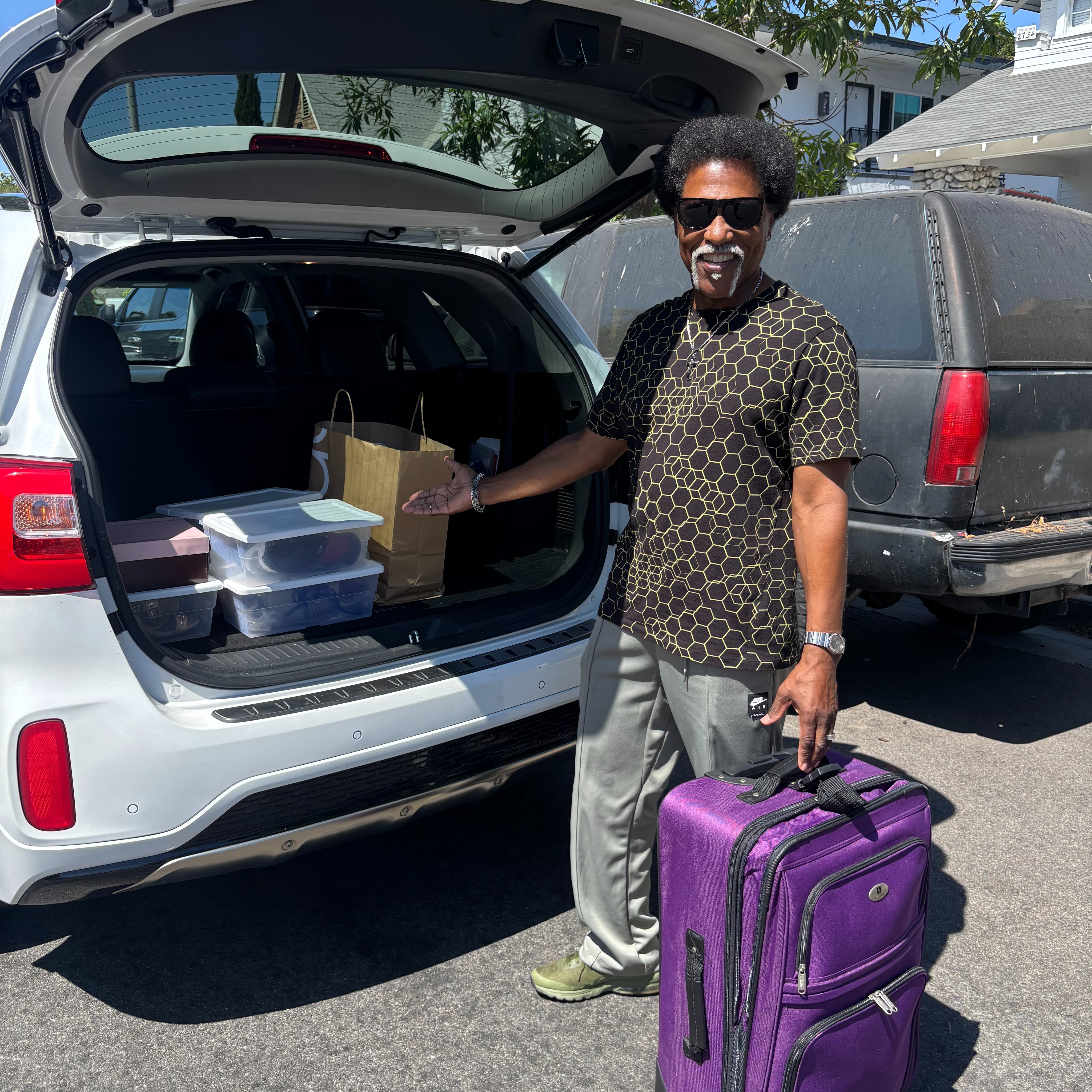 A heartfelt thank you to Kenny, who recently donated a beautiful collection of clothes and shoes in great condition that belonged to his late wife.
Kenny lives in Carson and had been calling us for a couple of months, determined to arrange a drop-off. Last week, we were finally able to meet him at our corporate office, and we were truly touched by his kindness and persistence.
When we asked how he found Living Advantage, Inc., he shared that he had researched organizations online and chose us as the place to donate. That means so much to us.
Donations like Kenny’s help us continue supporting foster youth and young adults with dignity, care, and opportunity. We are grateful for every donor-past, present, and future-who chooses to support our mission.
Thank you, Kenny, for honoring your wife’s memory in such a generous way. ❤️