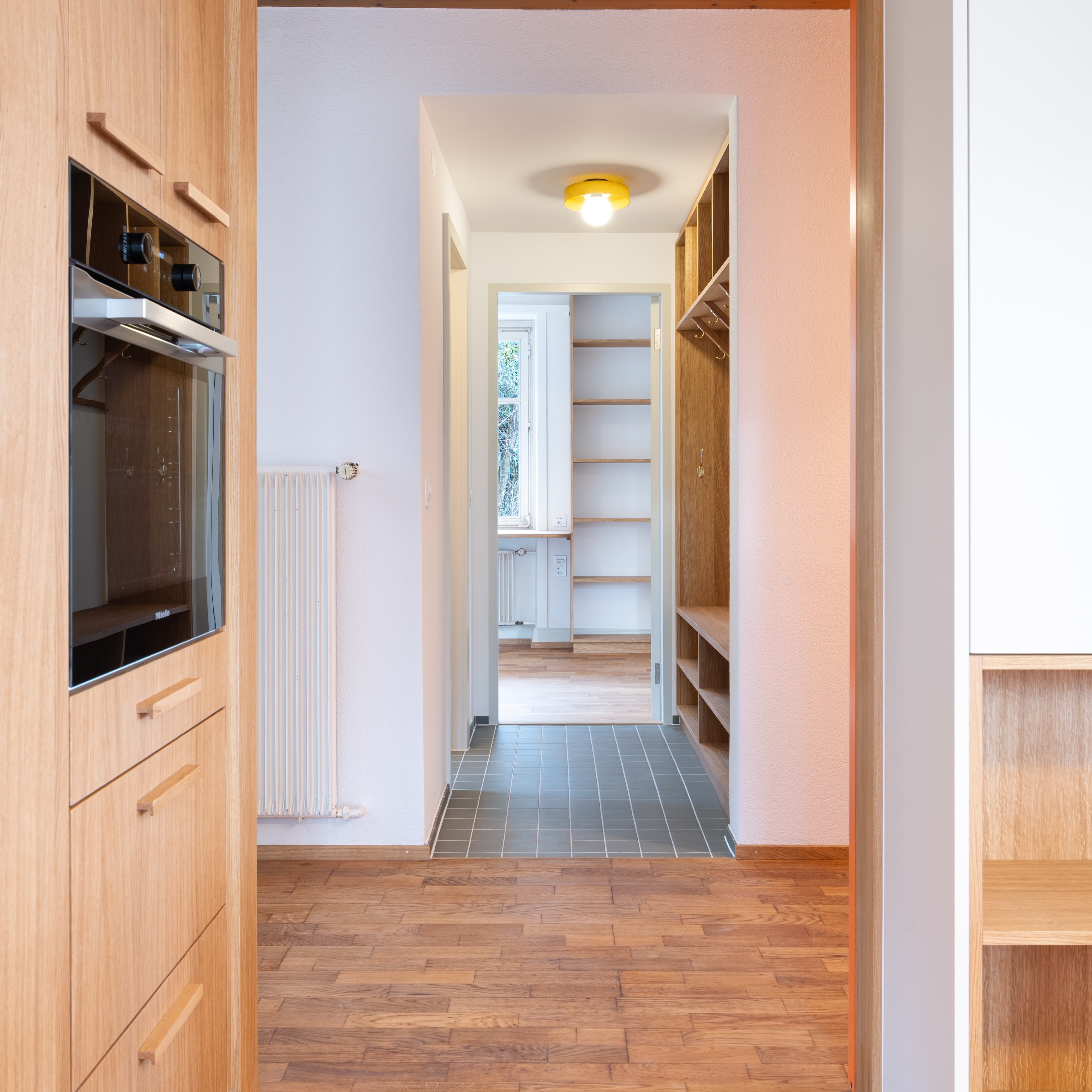 🍽️ Küche nach Mass 🍽️
Passgenau in den bestehenden Altbau integriert und harmonisch auf den Raum abgestimmt. Natürliche Materialien und eine klare Formensprache schaffen eine Küche, die jeden Tag Freude macht. 🤎
Made by Schweighauser
#innenausbau #küchenbau #basel #küche #modernisierung