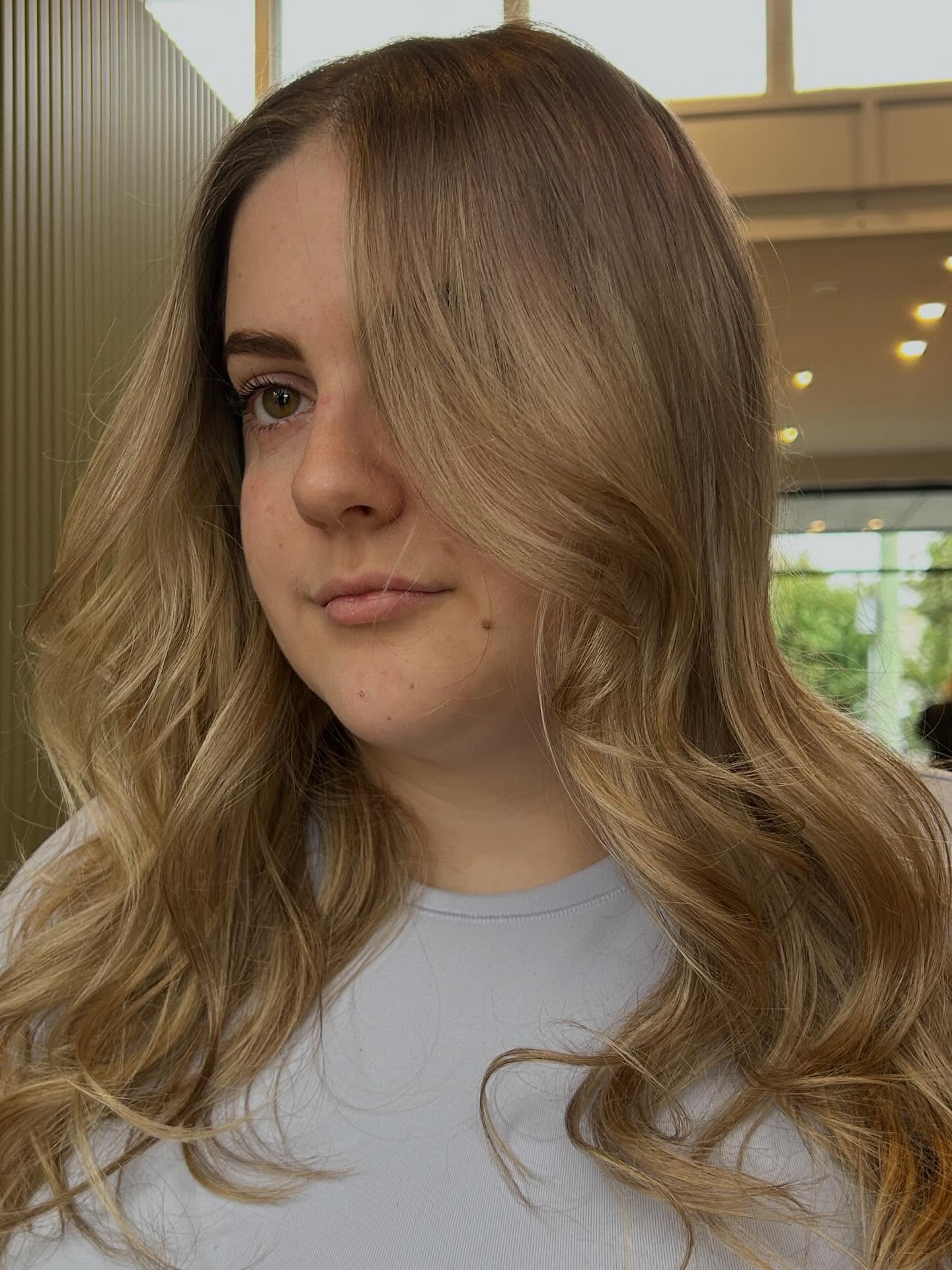 Low lights & deeper root for the cooler months ! π€ we love it @goldwellanz @elevenaustralia @kerasilkanz @foxy_blondes @excellentedges @ghdhair_anz