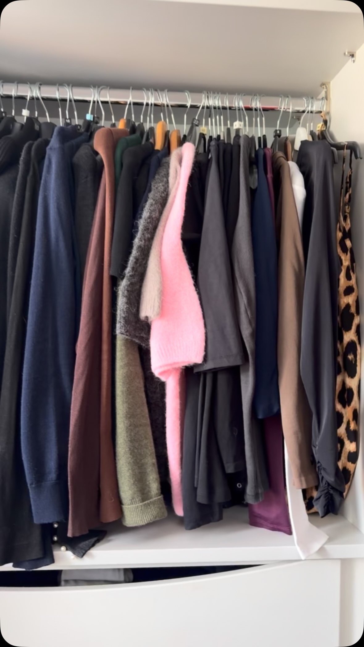 Organise this wardrobe with me and @spacetobegin ✨
A wardrobe should make your mornings feel easier, not more overwhelming.
By creating simple systems and giving everything a home, this space is now calm, practical and easy to maintain. Because organisation isn’t about perfection—it’s about making everyday life that little bit simpler.
📍 Knutsford • Cheshire • Greater Manchester
📩 hello@thesortingshed.co.uk
#wardrobeorganisation #declutteryourhome #homeorganisation #calmhome #organisedliving