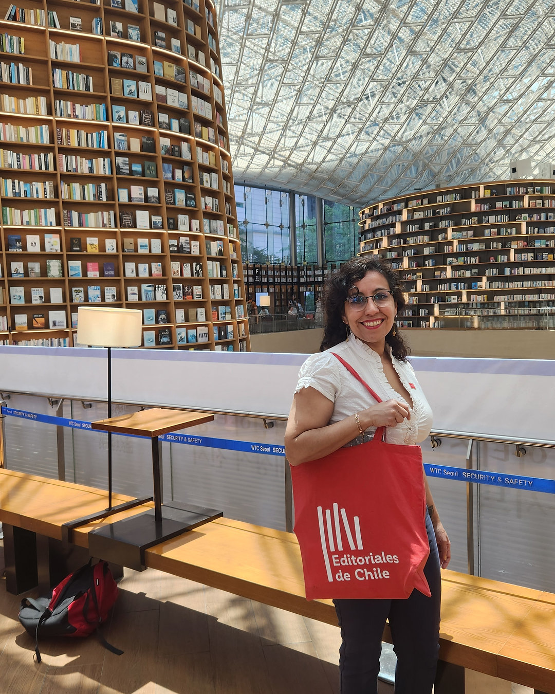 Feria Internacional del Libro de Corea: buscando nuevas voces y nuevos puentes. Desde Seúl, compartimos impresiones y aprendizajes de la SIBF 2026: encuentros, derechos, tendencias y proyectos que nacen de cruzar fronteras. Link in Bio #FeriaDelLibro #SIBF2026 #Libros #Cultura #CalcetínLiterario