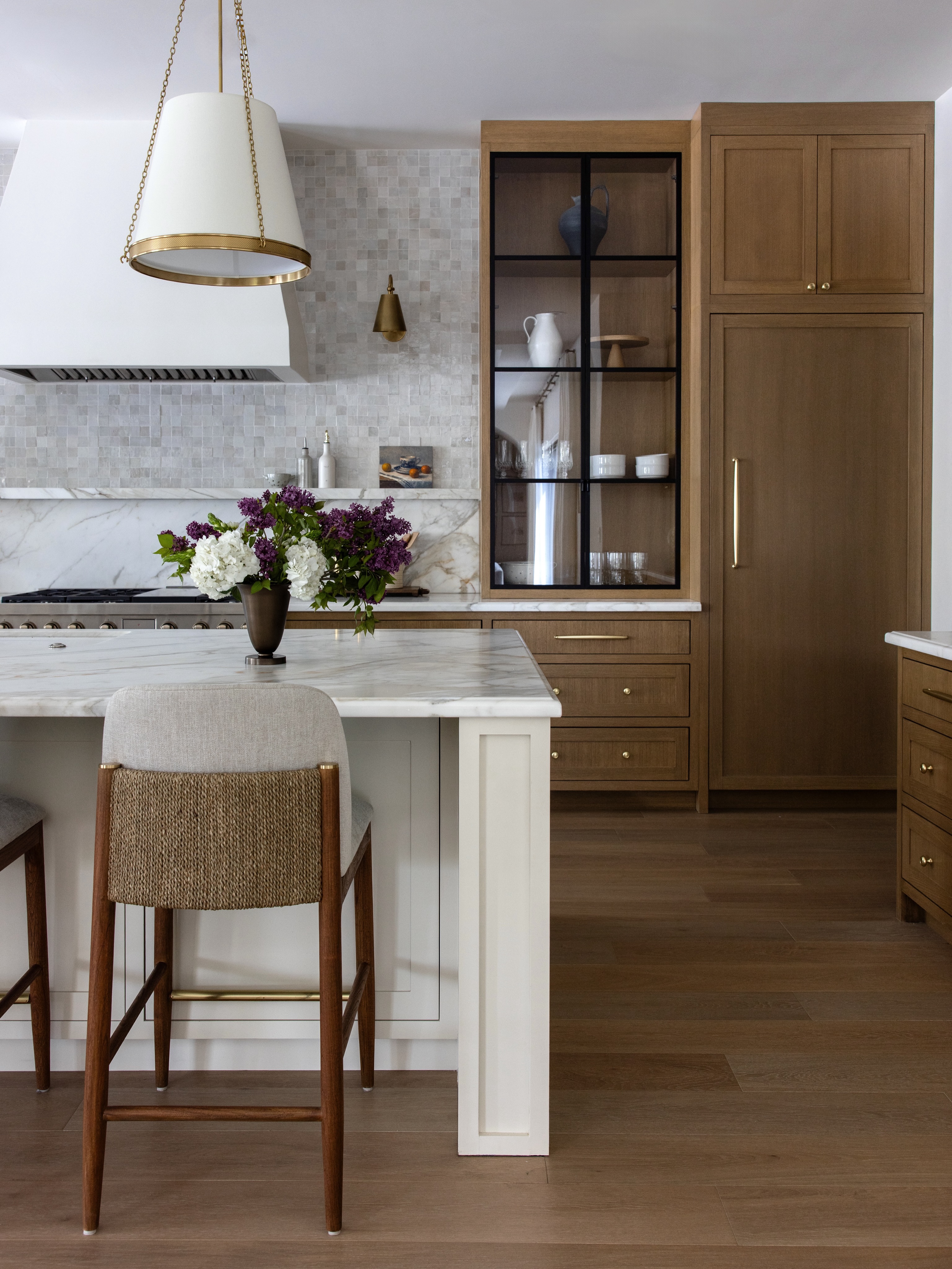 The heart of the home! The kitchen is one of our favorite spaces to design because of the beauty, functionality, and personal taste that always shines through 🤍 this client trusted us to transform their space into a traditional, warm, and inviting backdrop for many memories to come!
Design @houseoffourdesign
Photos @kaylabowenphotography
General Contractor @vegasremodelsllc