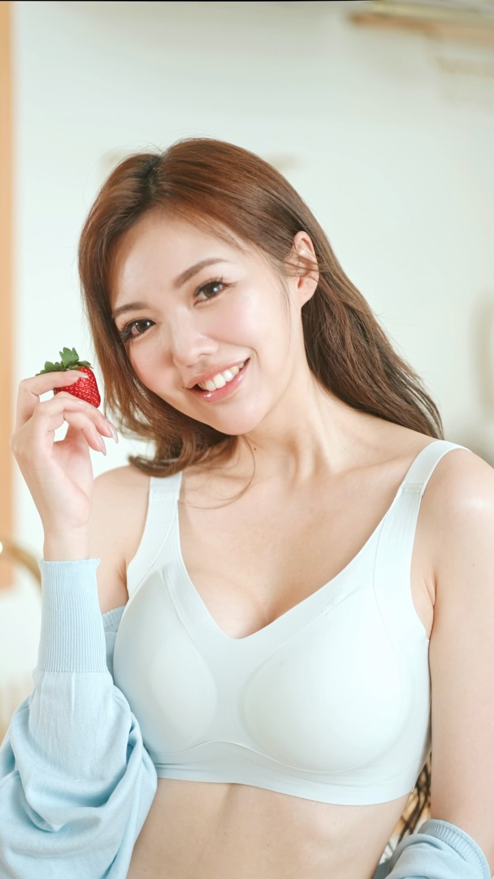 𝐋𝐀𝐃𝐘 𝐁𝐄𝐀𝐔𝐓𝐘 專業新娘美容 · 輪廓、美胸瘦身養宮專家
全港最多新娘化妝師推薦及真實新娘一致好評口碑保證美容中心
—————————————————————————————————
🏆𝐖𝐞𝐝𝐝𝐢𝐧𝐠 𝐇𝐊 星級新娘美容最佳美容服務大賞 𝟐𝟎𝟐𝟒-𝟐𝟎𝟐𝟓
🏆𝐑𝐞𝐬𝐞𝐚𝐫𝐜𝐡 𝐖𝐞𝐝𝐝𝐢𝐧𝐠 年度最佳新娘美容服務大獎 𝟐𝟎𝟐𝟒-𝟐𝟎𝟐𝟓
☰ 🇭🇰星級專業團隊
✦ 香港註冊助產士
✦ 香港註冊中醫師
☰ 🇬🇧英國 𝐓𝐐𝐔𝐊 國際認證專業團隊
✦ 美胸治療師及導師
✦ 紮肚治療師及導師
✦ 養宮師 | 盤骨修復師
✦ 催乳師 | 資深陪月員
🔅𝐋𝐚𝐝𝐲 𝐁𝐞𝐚𝐮𝐭𝐲 專屬療程優惠不容錯過❕
歡迎 𝐖𝐡𝐚𝐭𝐬𝐚𝐩𝐩 或 𝐈𝐧𝐛𝐨𝐱 預約或查詢 💬
———————————————————
卓越·專業·安全·用心
為各年齡女士全方位提供一站式美容養生服務
全程由同一位獲國際專業認證治療師主理和負責
※ 主打健康·無創·無痛·無激素
※ 信心保證 | 𝐅𝐃𝐀/𝐂𝐄/𝐒𝐆𝐒 認證儀器
為新娘呈現完美輪廓與身材的專業首選🥇
外輪廓緊緻·內輪廓飽滿·雕琢黃金比例·演繹完美體態
致力打造新娘獨有幸福感 和妳一起見證人生珍貴瞬間
從籌備婚禮至金婚 我們陪伴妳經歷每一個重要時刻 ♾️
【打破傳統美容院格局.不設顧問房強迫消費】
∷ 從不硬性銷售、拒絕流水式速食文化
∷ 效果為本 · 以作品真實效果說話
📞 𝐖𝐡𝐚𝐭𝐬𝐚𝐩𝐩: +𝟖𝟓𝟐 𝟓𝟕𝟐𝟔 𝟐𝟖𝟑𝟐
📩 𝐈𝐧𝐛𝐨𝐱: @ladybeauty_hk
📍 銅鑼灣禮頓道𝟏𝟎𝟏號善樂施大廈𝟐𝟏樓全層 🚇𝐅出口
Beauty: @ladybeauty_hk
Lingerie: @ladybeauty_hk @ladybeauty_ca
In frame: @chloel2ung @lady4poodles
Photography: @csphotographyhk_ @yeung_fai
Video: @lunablue_hk @nam_infilming
Mua: @panda886_makeup