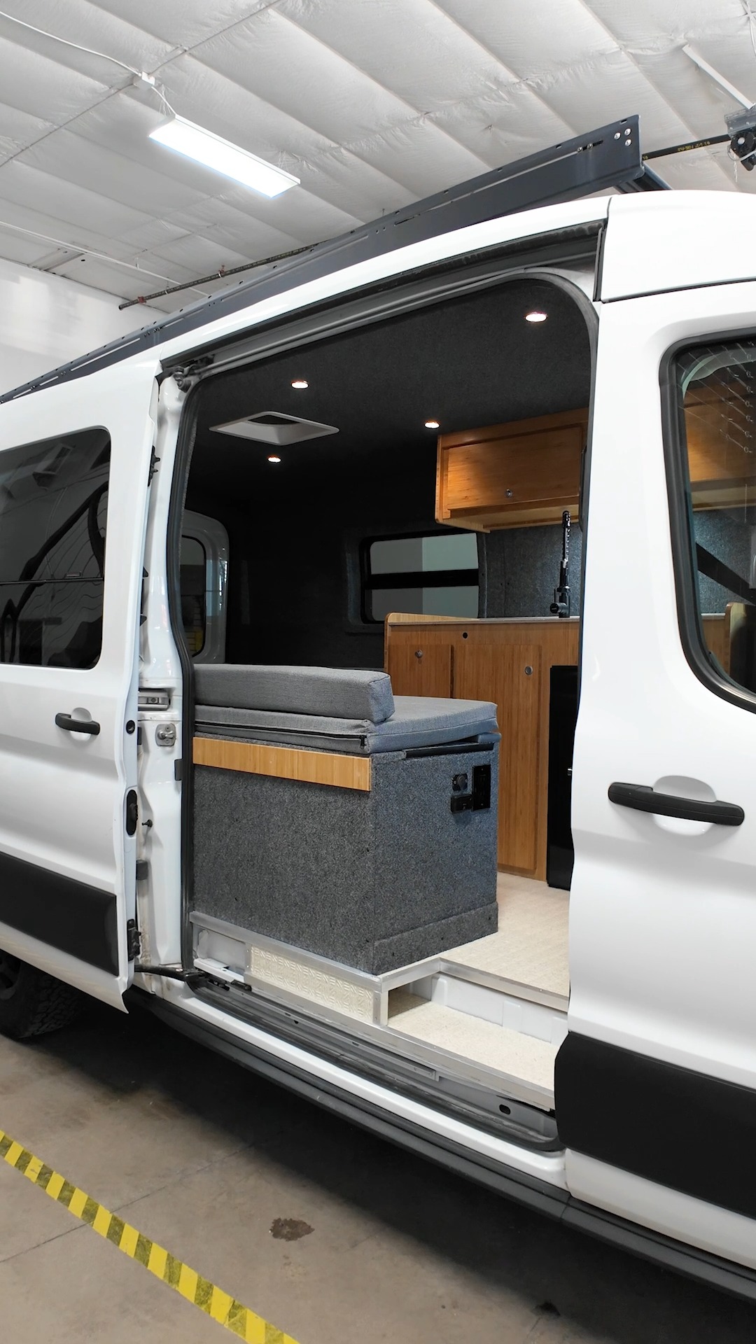Twin Bed Transit!
970.699.6000 • coloradocampervan.com
#coloradocampervan #poptop
#vanconversions #vanbuilders #vanfam #vanlife