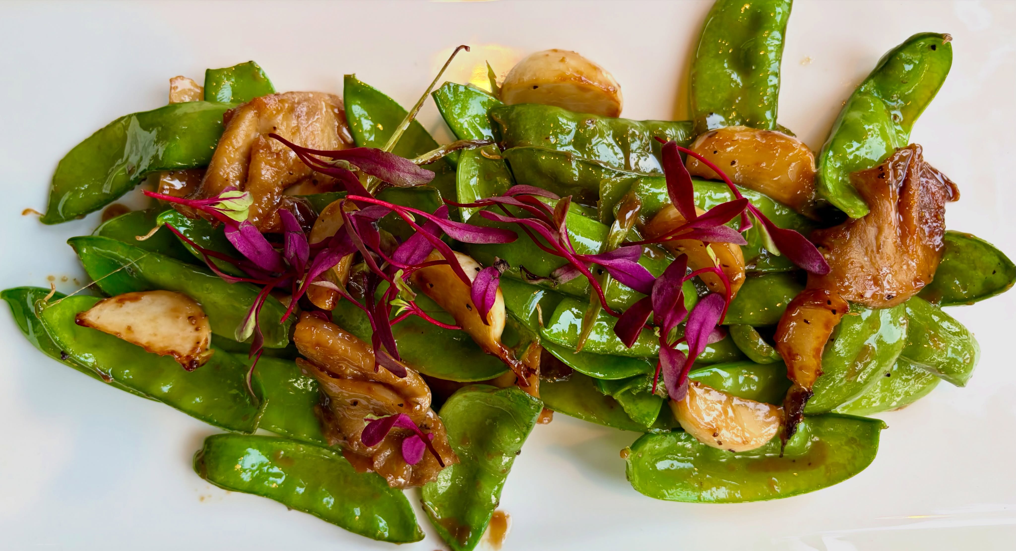 Miso Snap Peas. Hakurei Turnips. Roasted Oyster Mushrooms.
•
#amusebouche #farmtotable #familystyle #knowyourfarmerknowyourfood #growyourown