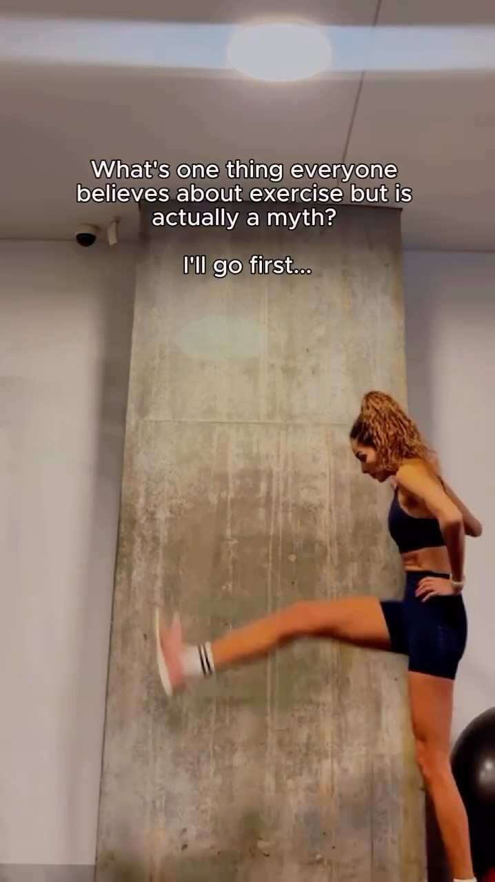 We’ve been sold the idea that motivation is what gets you showing up at the gym or rolling out your yoga mat. 🚫
But the truth is: motivation is fleeting. Some days you’ll have it, some days you won’t.
👉 What actually keeps you consistent is HABIT.
Once exercise becomes automatic, you don’t need to rely on willpower or pep talks — you’ll just do it, like brushing your teeth.
✨ Build the habit, and consistency takes care of itself.
If you’re ready to create habits that stick, check out my online course, Your Habit Blueprint. I guide you step by step, so creating new habits (and breaking old ones) feels like second nature. 🚀
Link in bio.👆🏽❤️🙏🏽