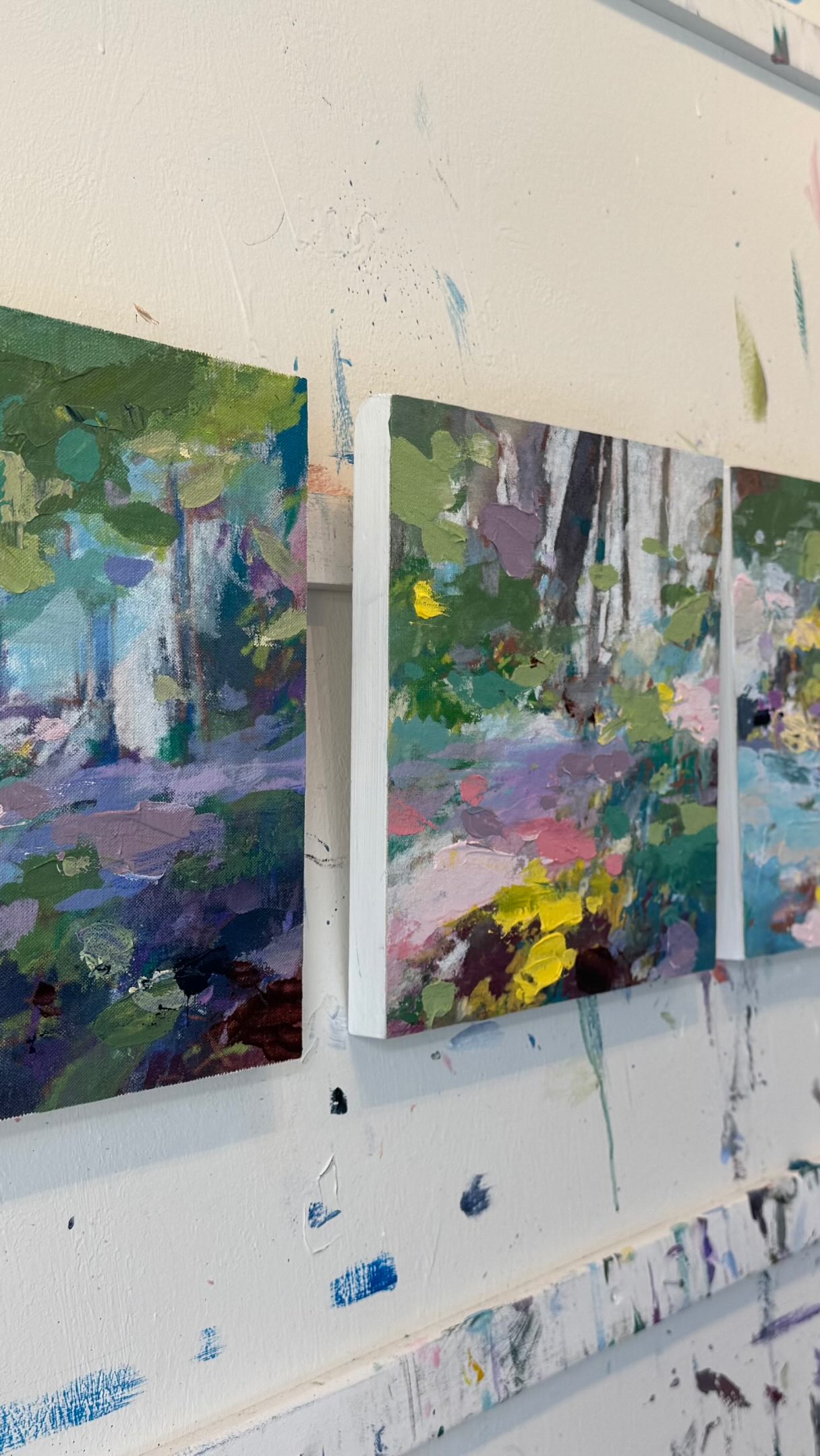 These 10”x10” paintings have me swooning!
They are raw canvas that is mounted on cradled wood panels.
Coming to Whyte Avenue Artwalk this weekend rain or shine! If there is one that catches yo it eye and you would like to reserve, DM me! Hope to see you there!
.
.
.
#whyteaveartwalk #albertaartist #contemporaryart #colorfulart #edmontonart