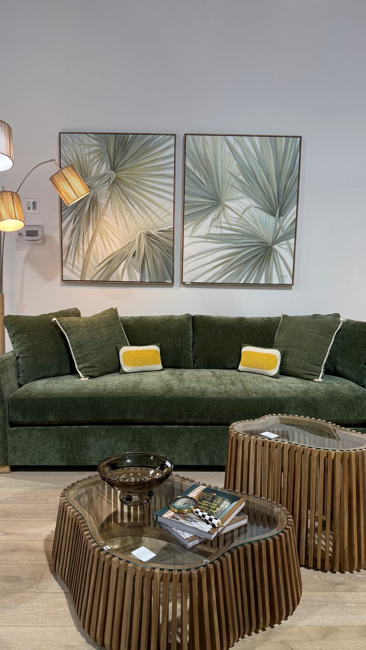 The sofa every mid-century cool girl dreams about
#MidCenturyModern #MidCenturyStyle #GreenVelvet #InteriorInspiration #miami