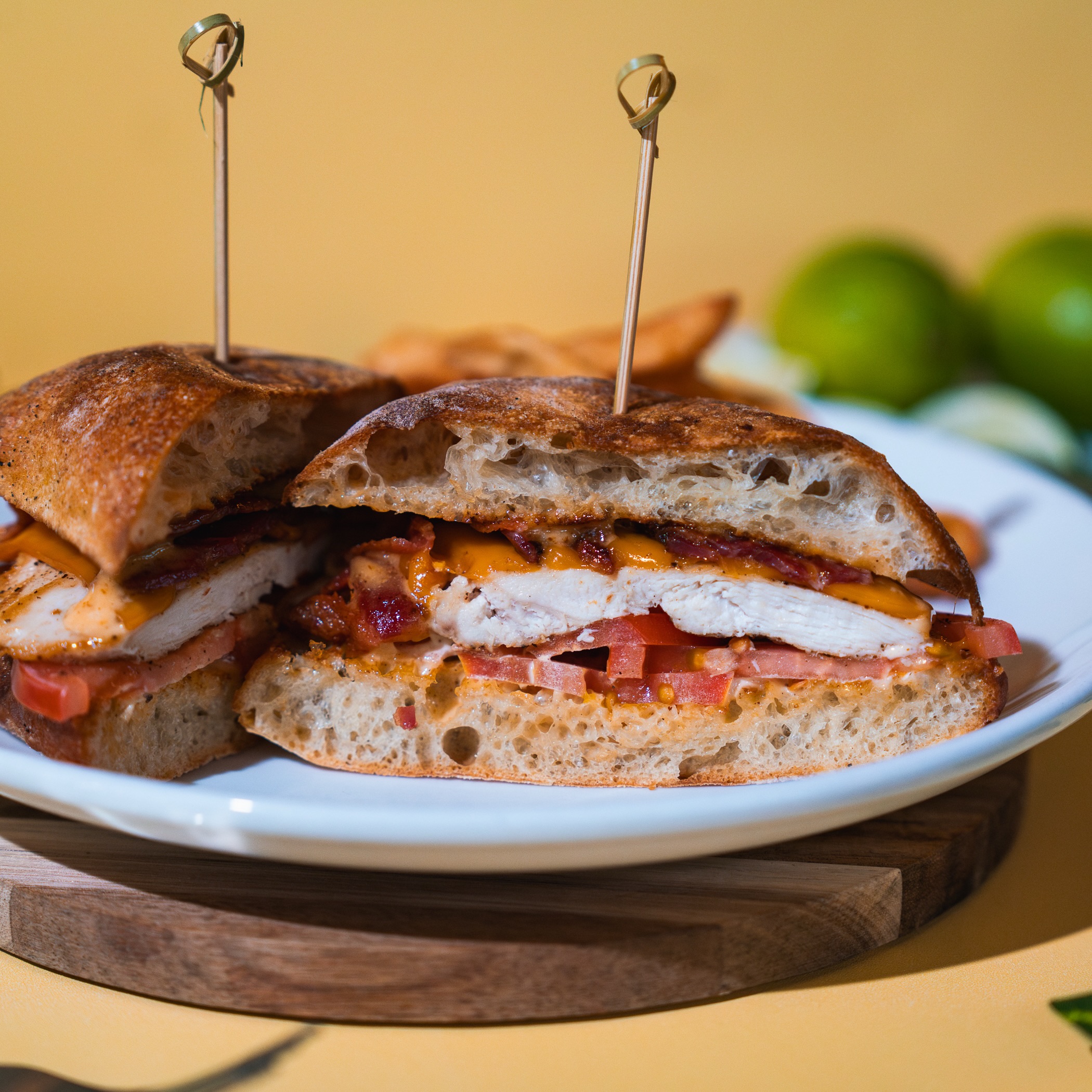 Come in for lunch and let this sandwich do the talking. The Carvery is where your lunch break actually becomes something worth looking forward to. Good food, great atmosphere, and zero reasons to eat at your desk today. Come through.
.
.
.
#TheCarvery #LunchTime #ShannonsCarvery #LongBeachEats #CarveryVibes