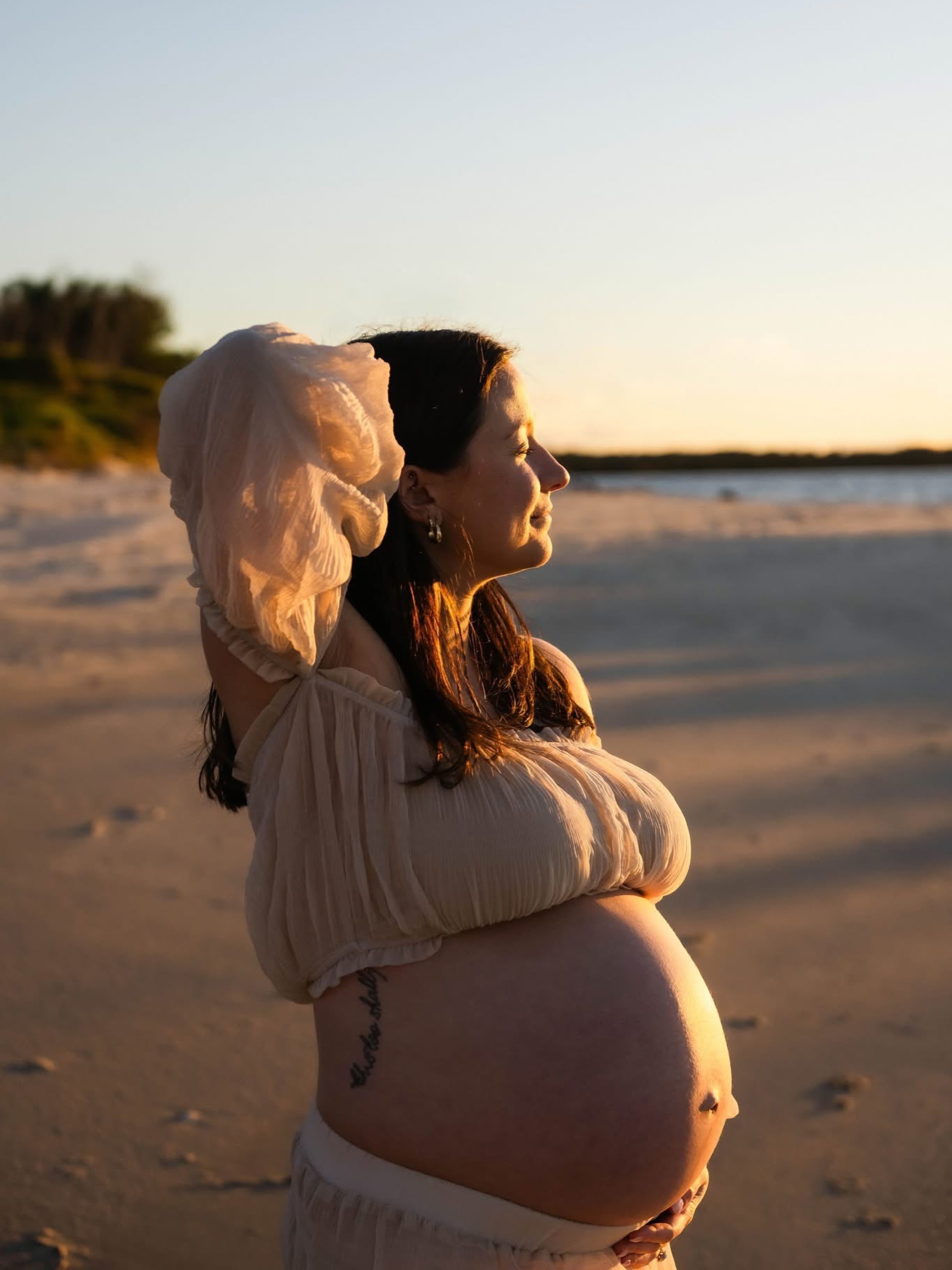 I’ve been editing this beautiful maternity session gallery today and couldn’t help but share this one.
I feel like it captures pregnancy so beautifully… the excitement of what’s to come, the anticipation, the quiet moments of reflection, and that incredible love that’s already growing long before they’re in your arms.
Just beautiful. 🤍
#maternitysession #pregnancyjourney #sydneymaternityphotographer #maternityphotosession