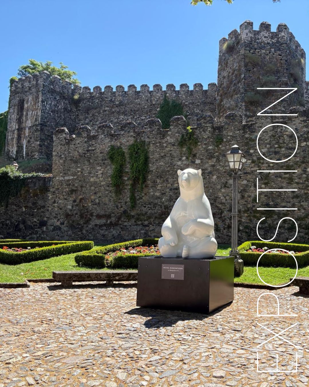 Les œuvres de Michel BASSOMPIERRE exposées pour la première fois au Portugal. Une double exposition pour découvrir l'univers de l'artiste : six sculptures monumentales ont pris place au cœur de la ville et une exposition exceptionnelle de bronzes et de marbres au sein du musée Graça Morais.
Elle est présentée sous le mécénat de Cristina et Jacques BIGAND – Adao Grupo.
#bragança #exposition #exhibitions #bears #gorilla #ours #michelbassompierre