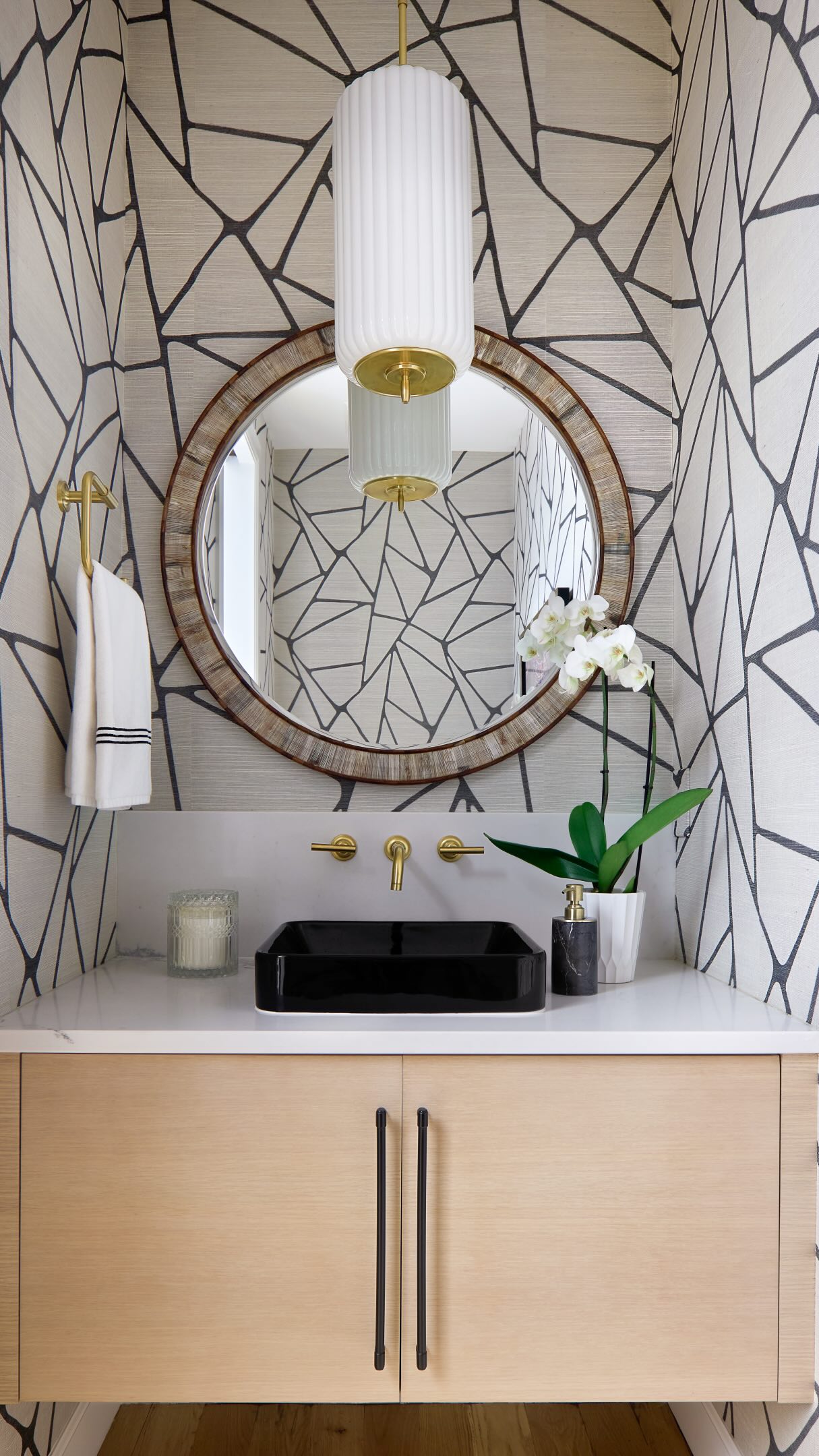 ✨ Powder Room Perfection ✨
Powder bathrooms are one of our favorite spaces to design because they’re the perfect place to get bold, creative, and unexpected! Unlike larger rooms, a powder bath isn’t about blending in—it’s about making a statement.
For this transformation, we infused personality with dramatic wallpaper, statement lighting and luxe finishes. The result? A space that’s small but full of style!
Thinking about elevating your own powder bath? Let’s make it a jewel box of design! 💫
#PowderRoomGoals #LuxuryDesign #InteriorInspiration #BoldDesign #EEDesignConsulting #powderroom #powderroomdesign #wallpaper #luxefixtures #highenddesign #customhomes #customhomes #denverdesign #denverluxuryrealestate #denverdesigner #customremodel #traditionaldesign