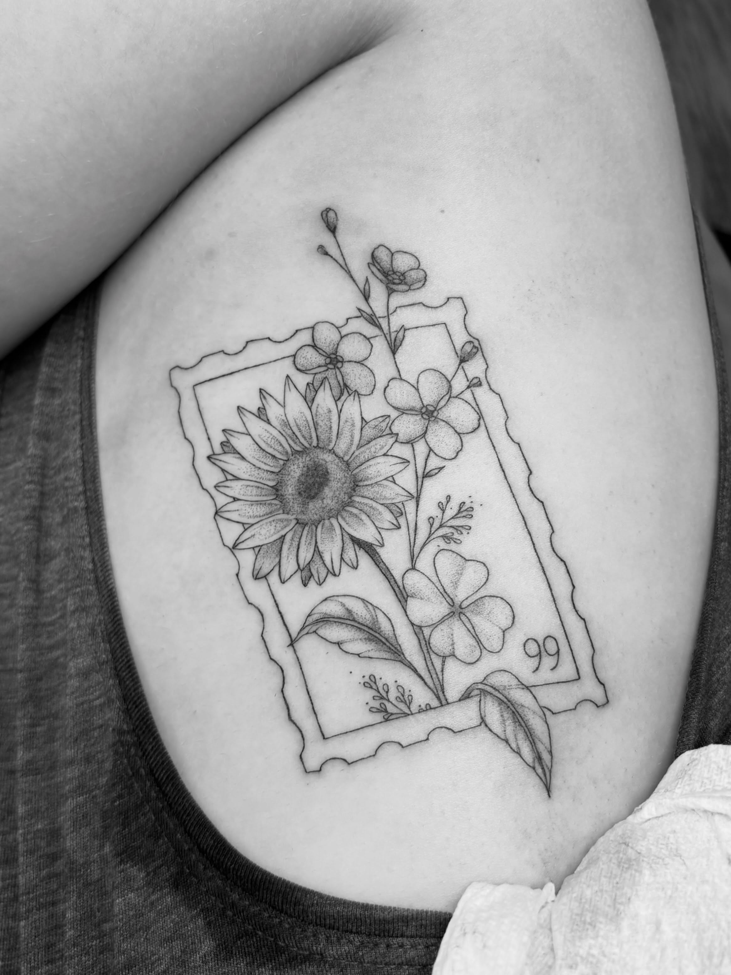 First tattoo, full of meaning πΈππ€
#ottawa #tattoo #ottawatattoo #stamptattoo #fineline