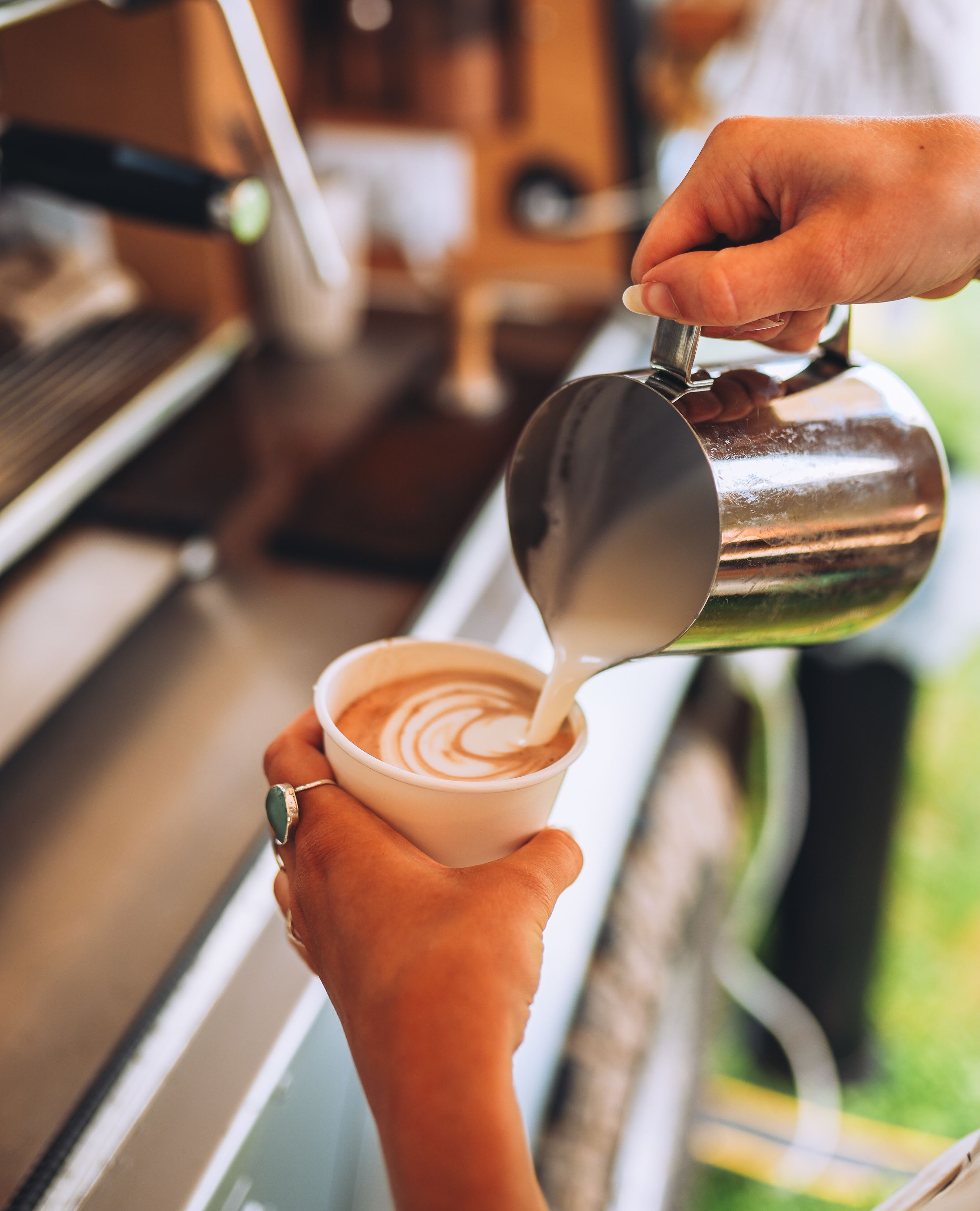 Back at @fosgoodwood this weekend - you’ll find us with plenty of hot and iced coffee, near Track Crossing 2, tucked away with @thethreecockerels behind the grandstand, and not far from the start-line (we have ear plugs!) 😉☕️
#coffeeatgoodwood #goodwoodcoffee #fosgoodwood #landrovercoffee #damngoodcoffee
📸 @harrietmedia