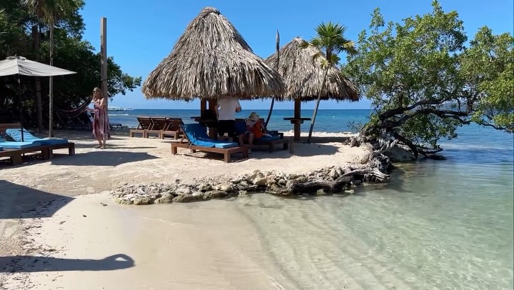 Bradys Cay a great@Spot to spend your day in Roatan #bradyscay #realdeal #beachday #cruiseexcursion #localexcursion