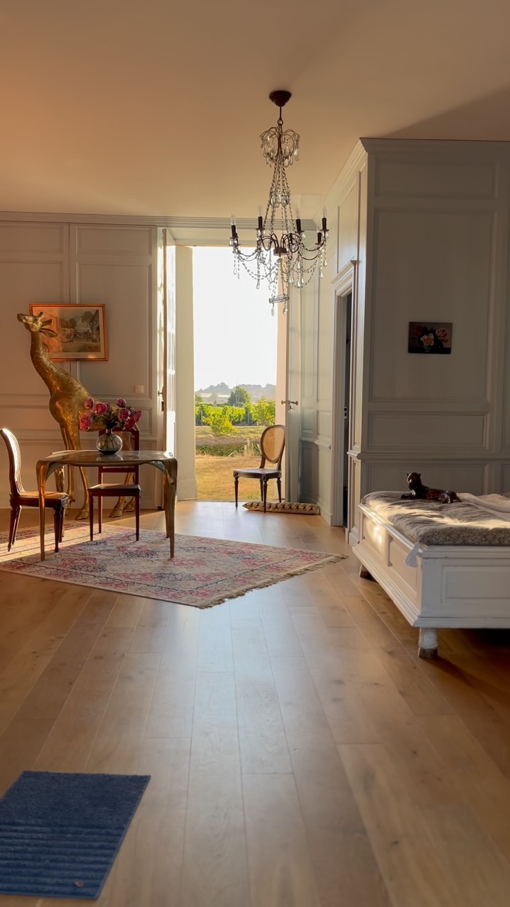 Sunrise 🌅
#saintemilion #vineyard #frenchchateau #winehotel #weekendromantique
