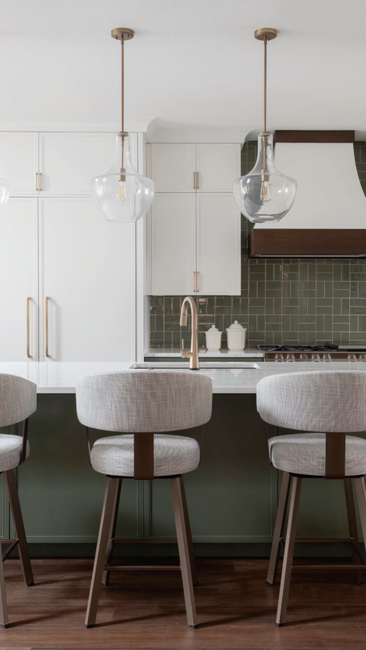 Wanna see a magic trick? 😉
This kitchen went from dated and dim to bright, modern, and ready to host. The intent behind this transformation was simple: open up the space, lighten every surface we could, and create a kitchen that actually works for the way our clients live and entertain.
#beforeandafter #designmagic #homereno #kitcheninspo #dallasdesign