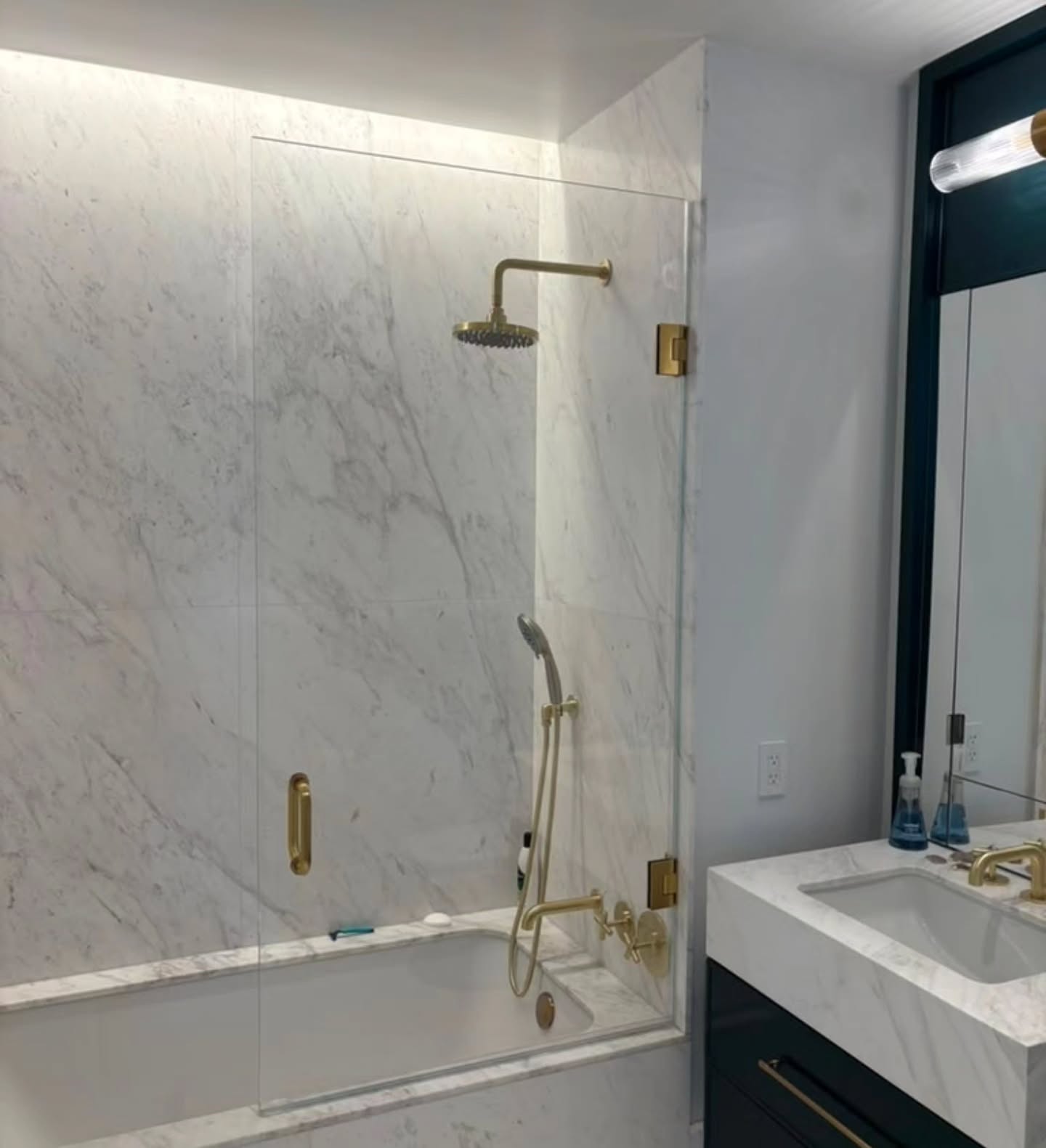 Custom Shower Enclosure installed with CRL hardware in Satin Brass đđż
Call (212)-727-9700
#showerdoors #showerenclosure #temperedglass