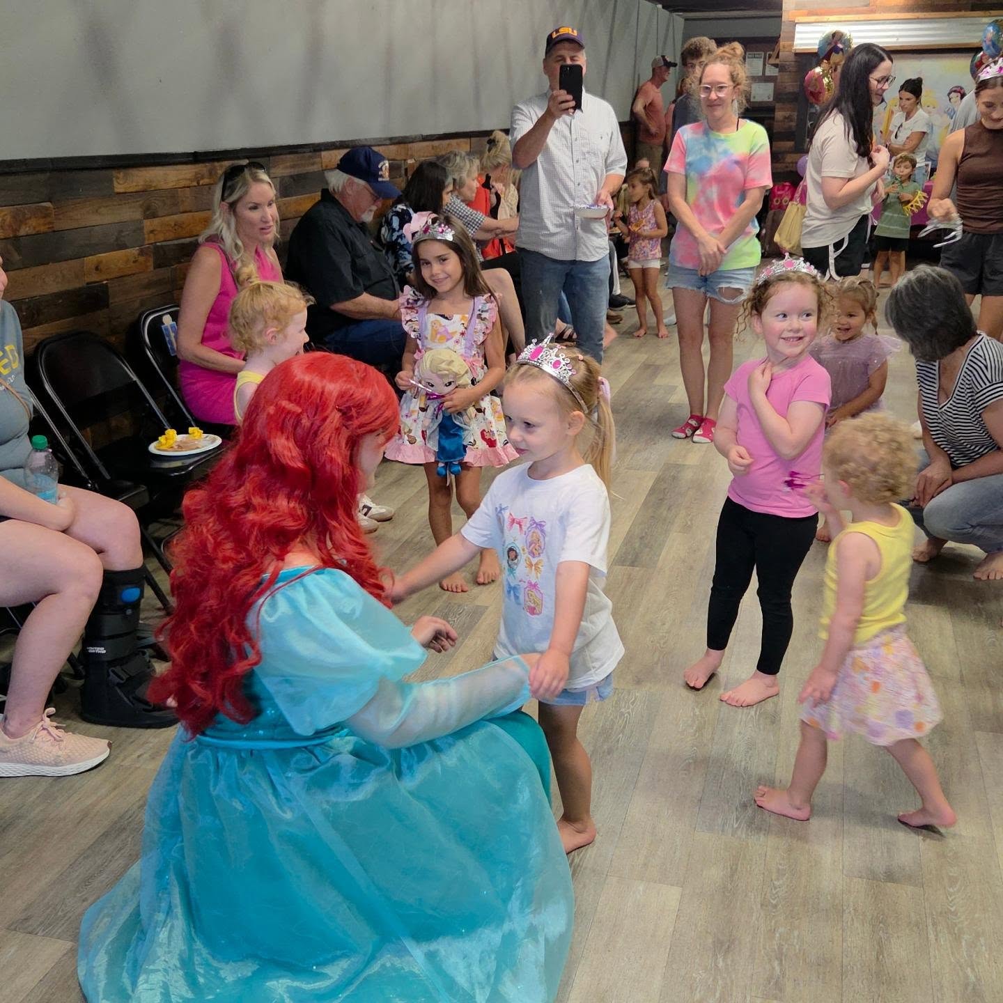 A picture can say a thousand words 📖
Our Mermaid Princess had a wonderful time today celebrating Princess D's special day 💖
We played, colored, danced, and of course made memories to last a lifetime ❤️
Special thank you to @reaganjewel for letting us make her day extra magical ✨️
#jackandjillsstorybookco