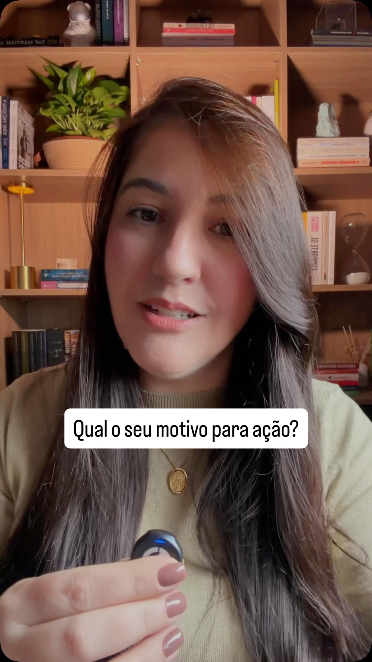 Falar sobre mudança é sempre difícil, mas isso vai te ajudar a entender 👇🏻
Quando o motivo não está claro, o cérebro não tem pra onde direcionar o esforço, e aí qualquer cansaço já vira desculpa suficiente pra voltar pro automático.
É por isso que treinar motivação não é treinar disciplina. É treinar sua clareza, para que, no dia difícil, sobre alguma coisa pra segurar.