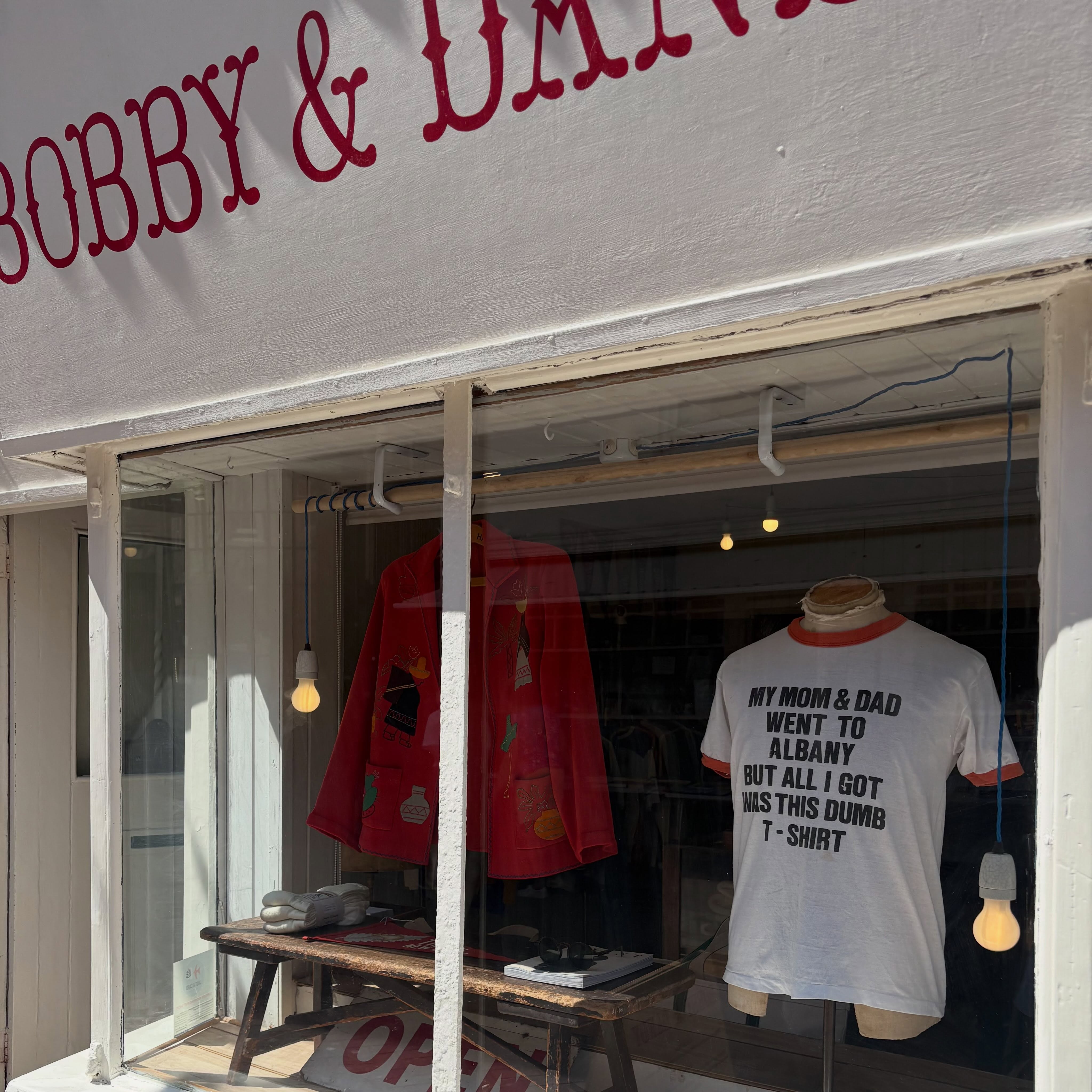 From 1940s Mexico to 1980s Albany, we’ve brought the best kind of travel souvenirs straight to our storefront here in Hastings Old Town!
Our new window display features a witty 1980s ringer tee and incredible, hand-embroidered 1940s Mexican souvenir jacket, both are superb pieces of wearable history.
We’re open 11am–5pm today and all weekend long, so have a look at the window and come on inside to find your next favourite piece!
bobbyanddandy.co.uk
#windowdisplay #souvenirjacket #vintageringertee #truevintage #stleonardsandhastings