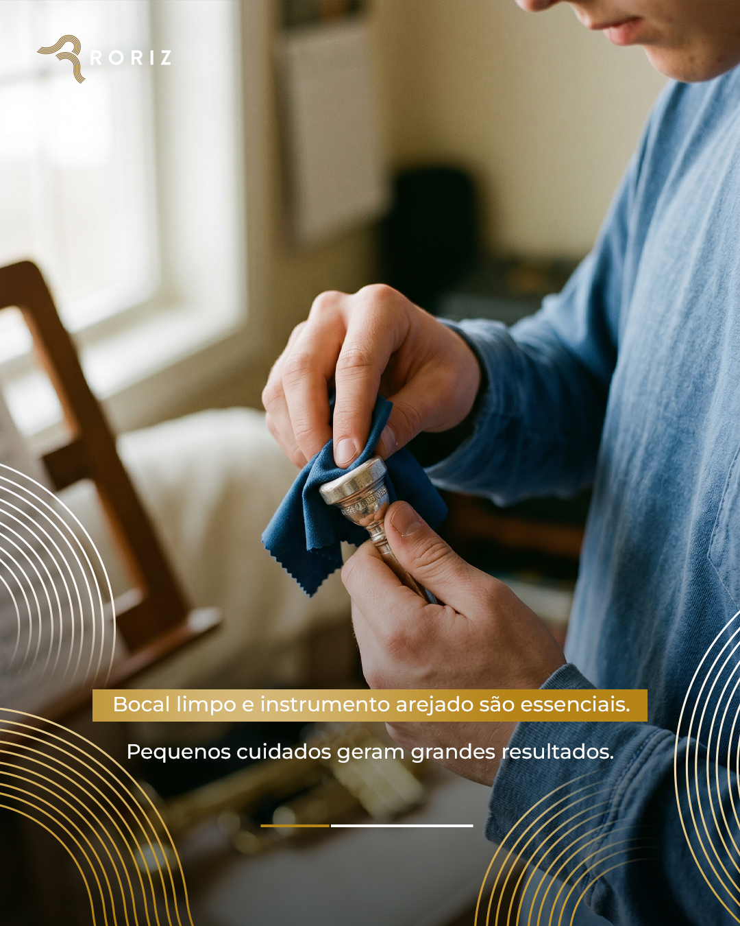A qualidade da execução também depende dos cuidados fora dos ensaios e apresentações.
Para o músico de instrumentos de metal, higiene bucal, limpeza do bocal, manutenção periódica e armazenamento correto contribuem para mais conforto, saúde e desempenho musical.
A evolução acontece nos detalhes.