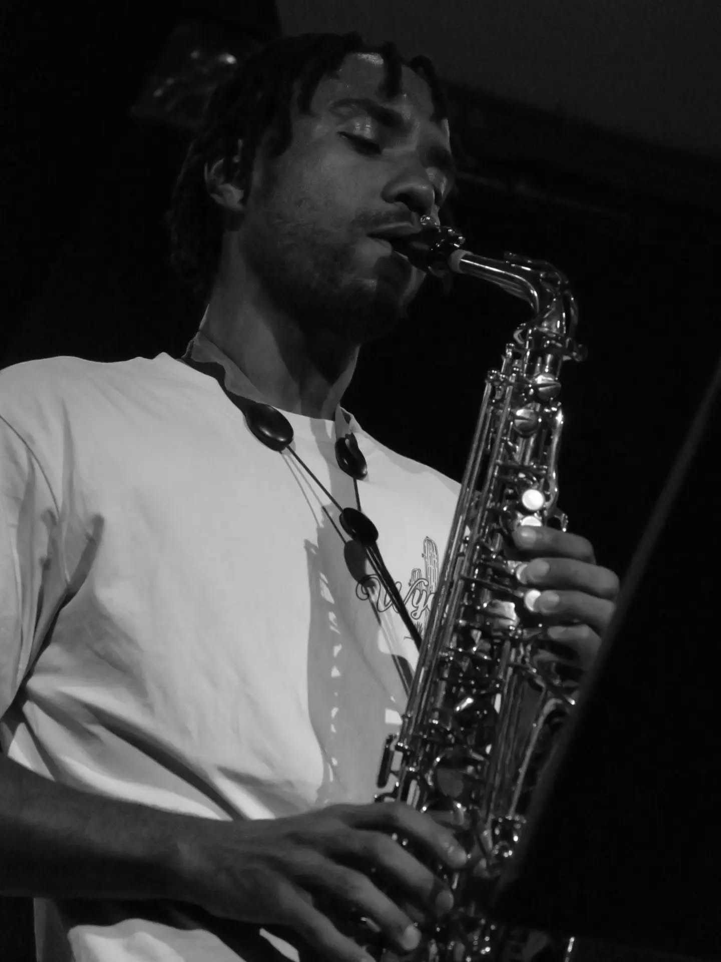 ATELIER HARD BOP - BARATHON #2
Comme promis : les photos de la belle équipe de l'atelier de @adriendumont_trumpetlife, prises lors de la deuxième soirée du BARATHON, à la Cave poésie !
Merci et bravo à eux pour ce beau concert 💪
(PS : manifestez-vous si vous voulez être identifié !)
📷Claire Secher, à la com' de Music'Halle 🫡