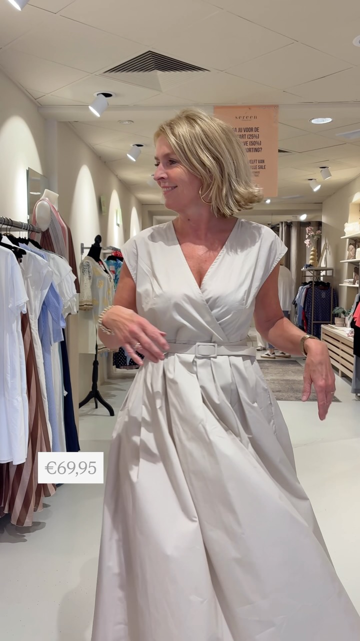 Weer een geweldige jurk binnen, met zakken! Interesse? Stuur een whatsapp bericht. +31 6 51 33 71 38
#sereen #damesmode #valkenswaard #kleding #fashion