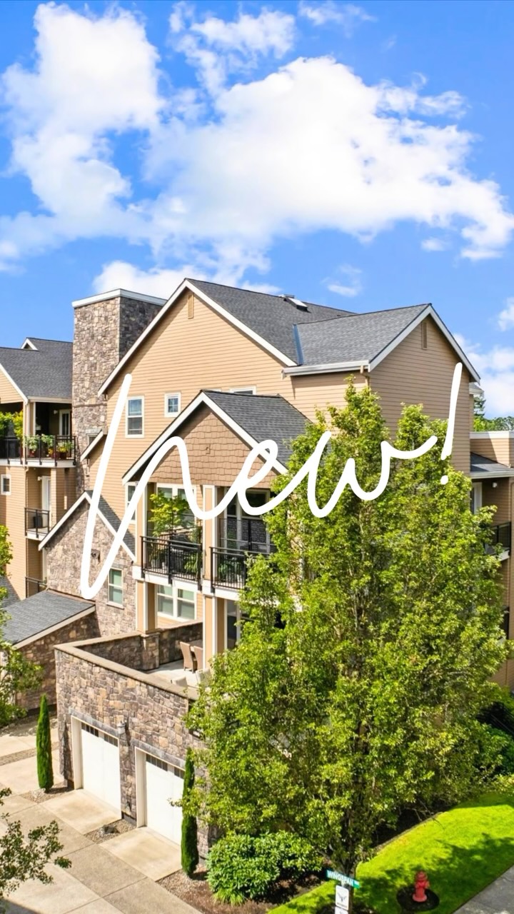 Luxury single level remodeled condo in Eagle Landing! β¨ Rare 3 bedroom, 2 bathroom corner upper unit on the edge of Eagle Landing Golf Course with territorial views. Beautiful open floor plan with tons of light, coved ceilings, hardwoods, remodeled gourmet kitchen with built-in gas appliances, large granite eat bar, wine cooler, formal living with modern remodeled gas fireplace and dining room, family room with beautiful balconies off of each room. The primary suite is large with gorgeous views, gas fireplace, remodeled bathroom with tiled walk in shower, large soaker and walk in closet. Two extra bedrooms with remodeled bathroom and laundry with included washer/dryer. This unit also comes with a two car tandem garage with direct access to the elevator. Well managed HOA dues include almost all utilities, common BBQ area, and exterior maintenance. The HOA also includes a membership to the Eagle landing golf course with access to 3 par golf, mini golf, soccer golf, Aerie Clubhouse Gym, and a 20% discount at the event center and community events. Convenient location near Clackamas Town Center, medical center, shopping, and freeway access.
3 bed ποΈ β2 bath π | 2 car π | 2,104 sqft π| Territorial views
π11641 SE Wingspan Way, Unit B5, Happy Valley, OR 97086
MLS 251257328
π·οΈPrice: $535,000
.
.
.
#eaglelanding #happyvalley #golf #happyvalleyoregon #oregonrealestate
