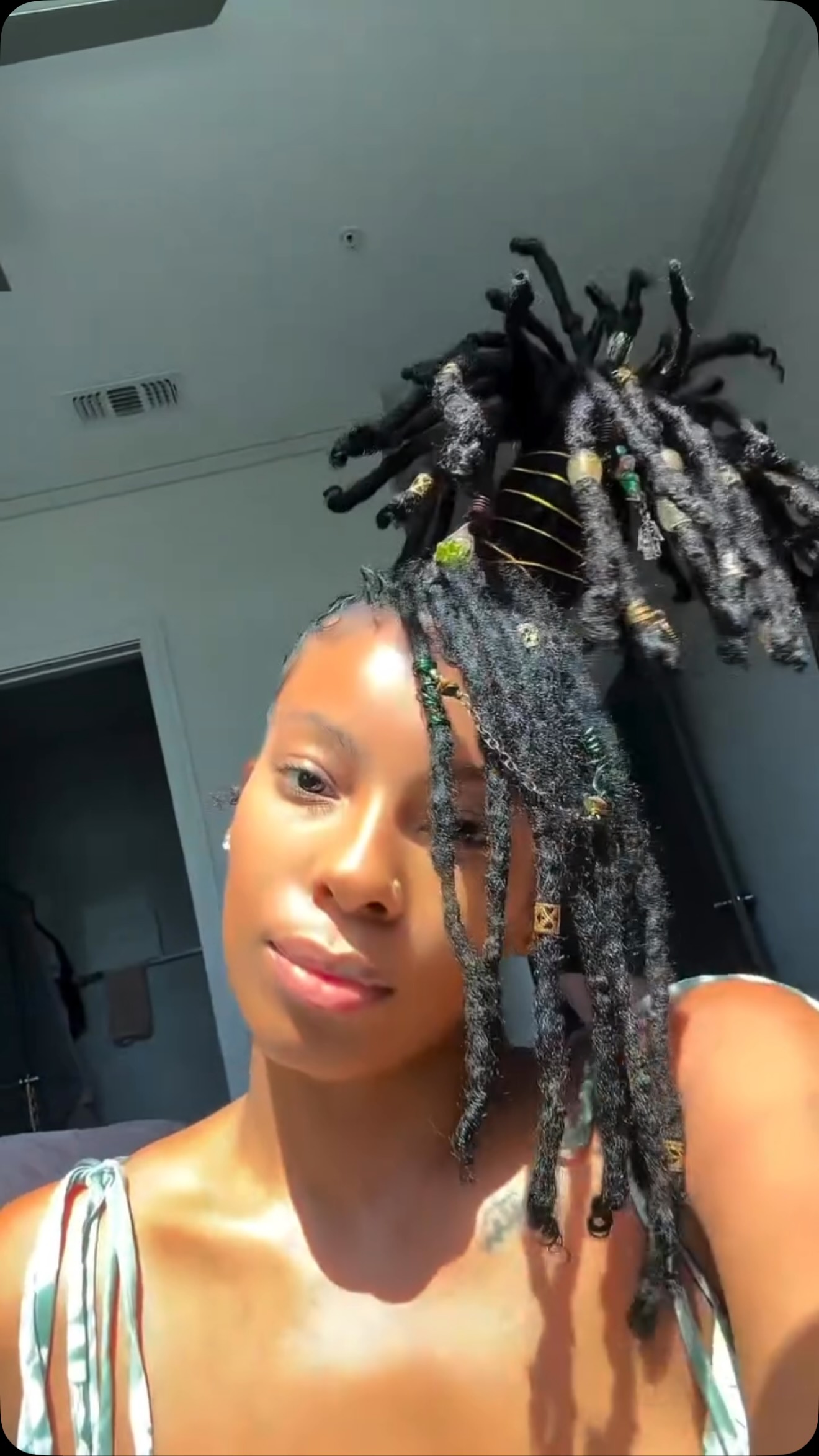 @tyeshaonrece
@bryslocs with a hair style for this summer and fall…
I love when ya’ll share the wealth! I’ve been trying new styles and sometimes I look a mess. 😅 Her fuller locs make this look so beautiful!!
*sometimes I want to make my locs thicker